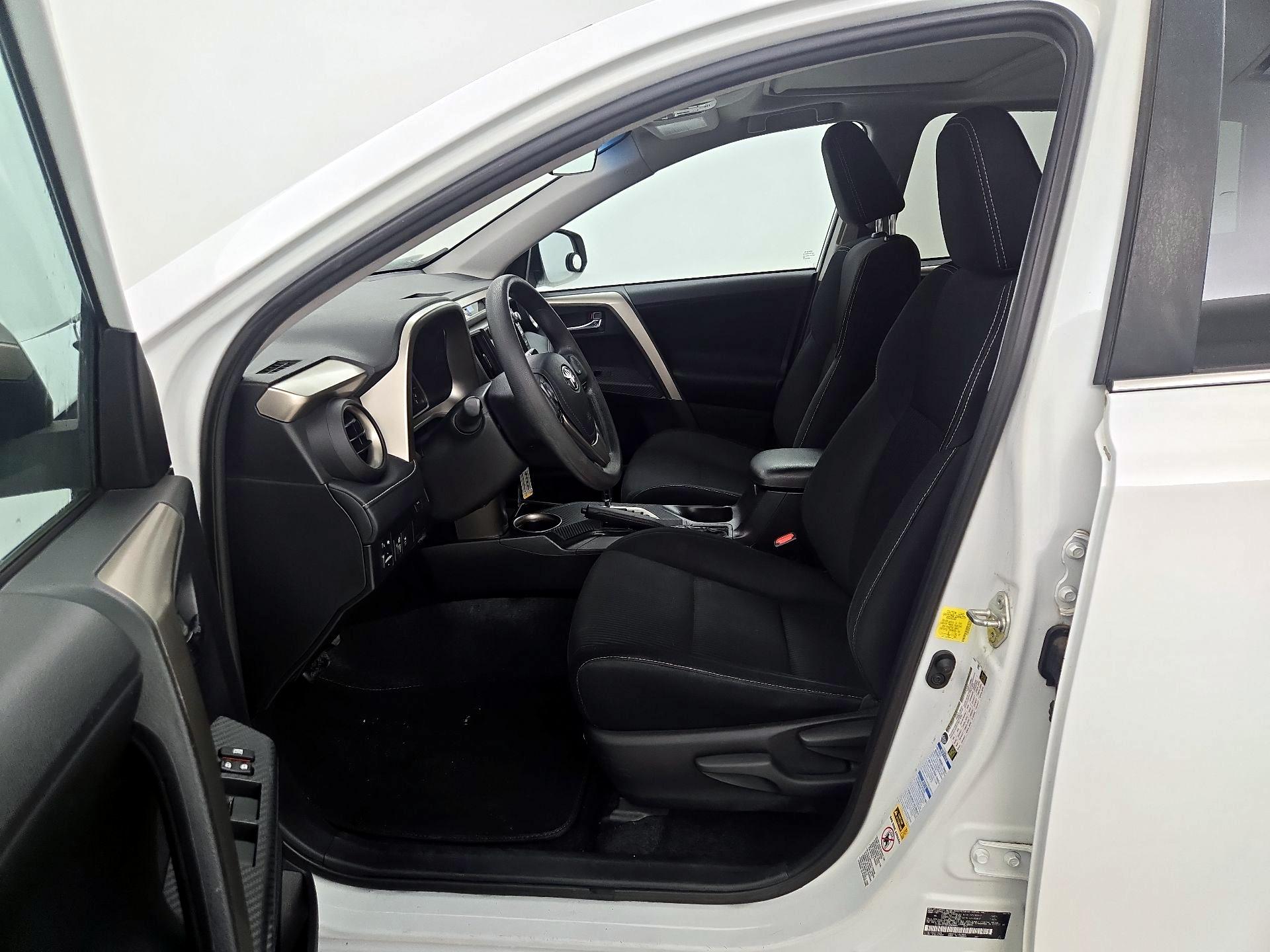 Thumbnail: 2015 Toyota RAV4 - 11