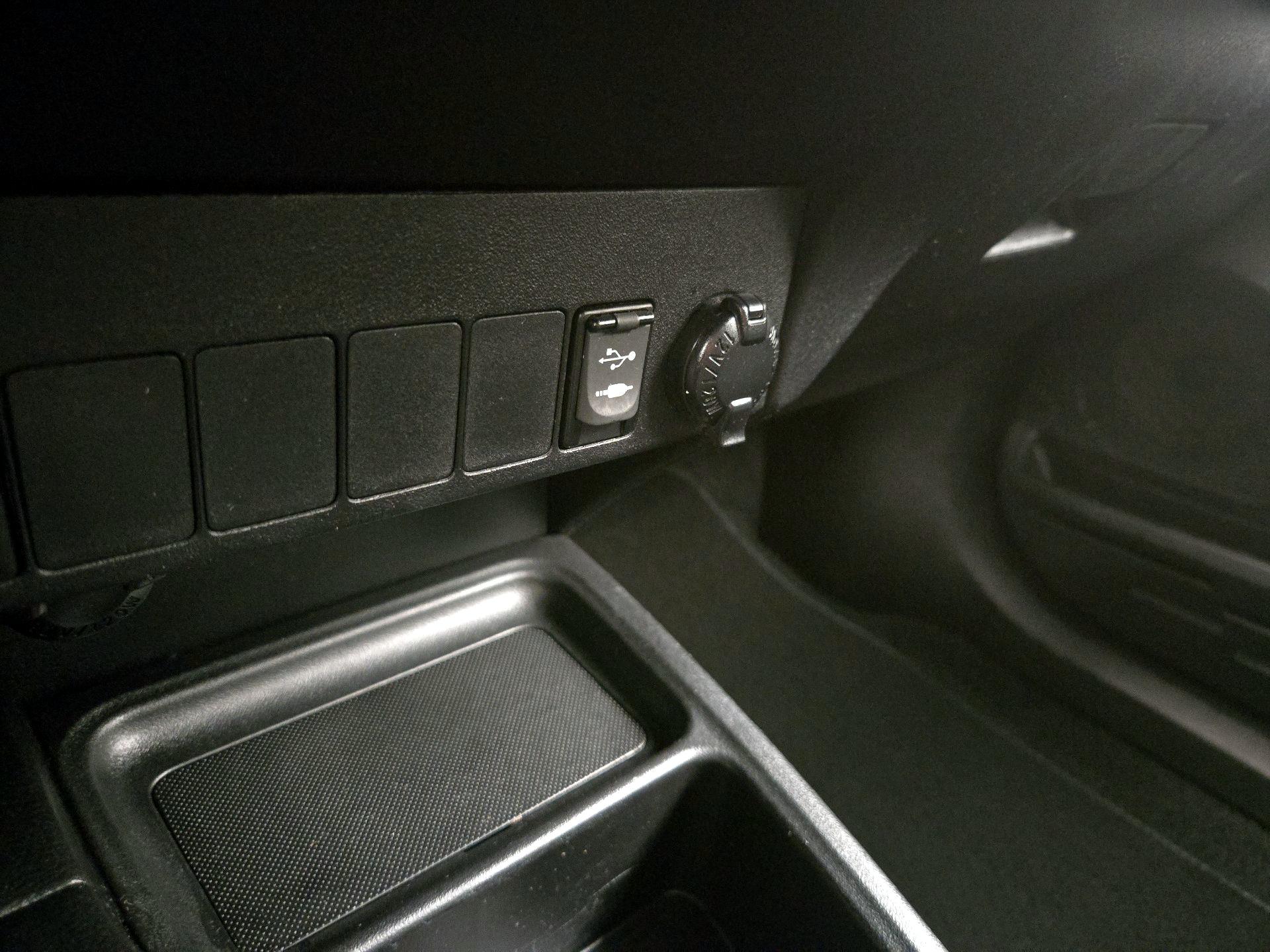 Thumbnail: 2015 Toyota RAV4 - 18