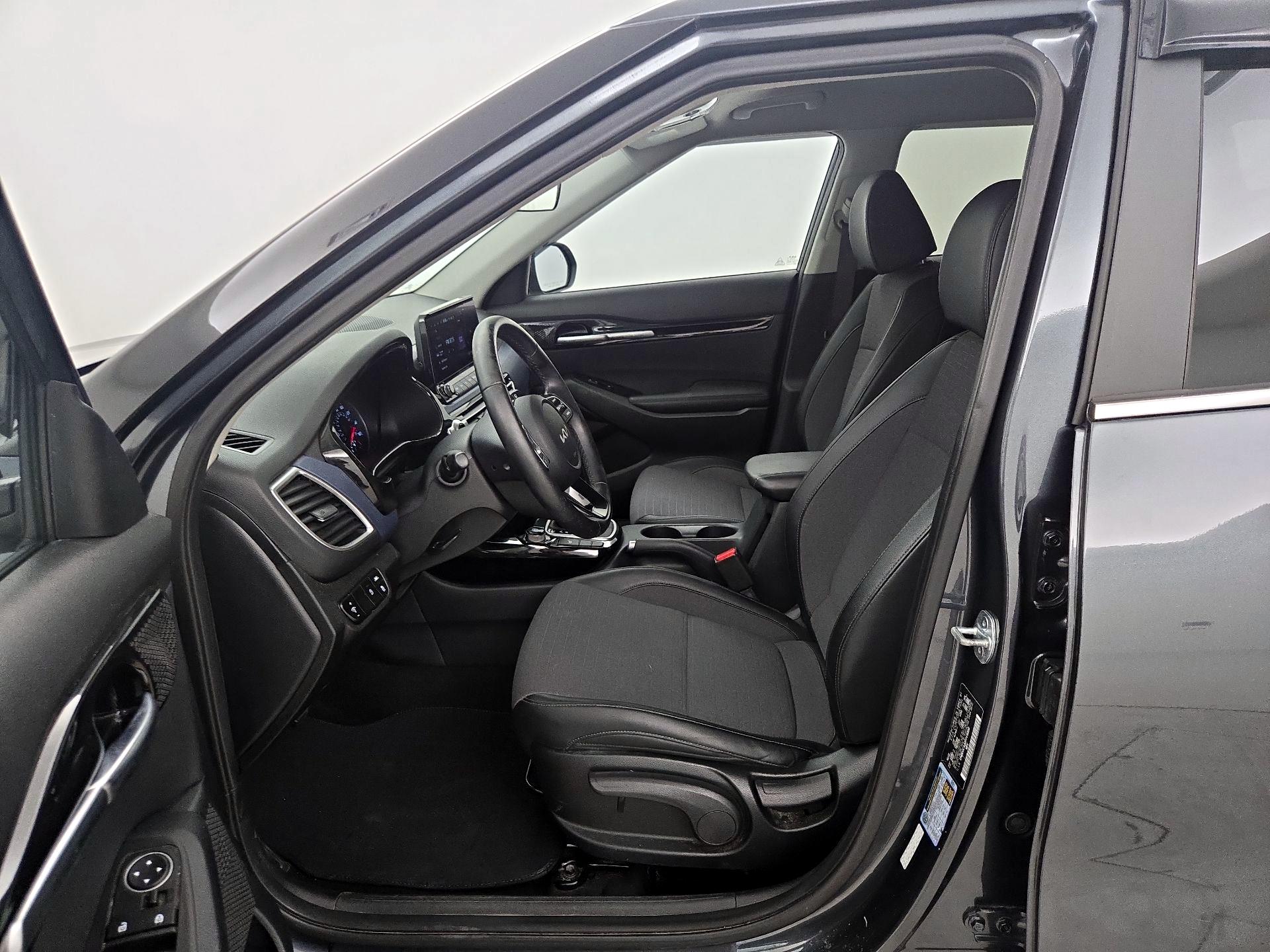 Thumbnail: 2023 Kia Seltos - 11