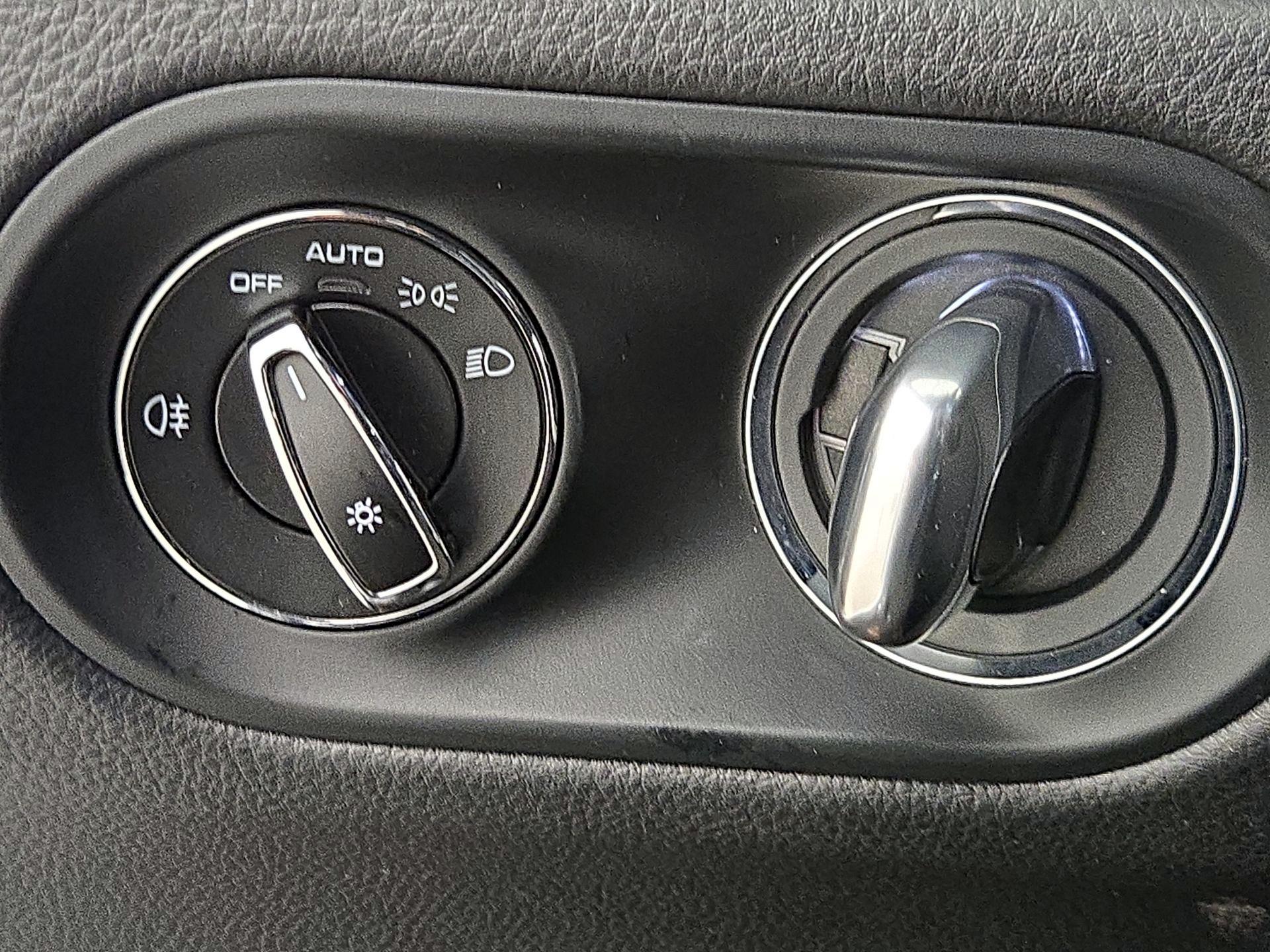 Thumbnail: 2019 Porsche Macan - 13