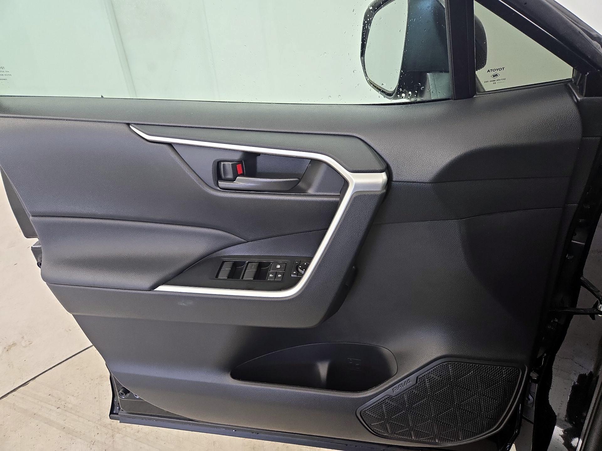 Thumbnail: 2025 Toyota RAV4 - 12