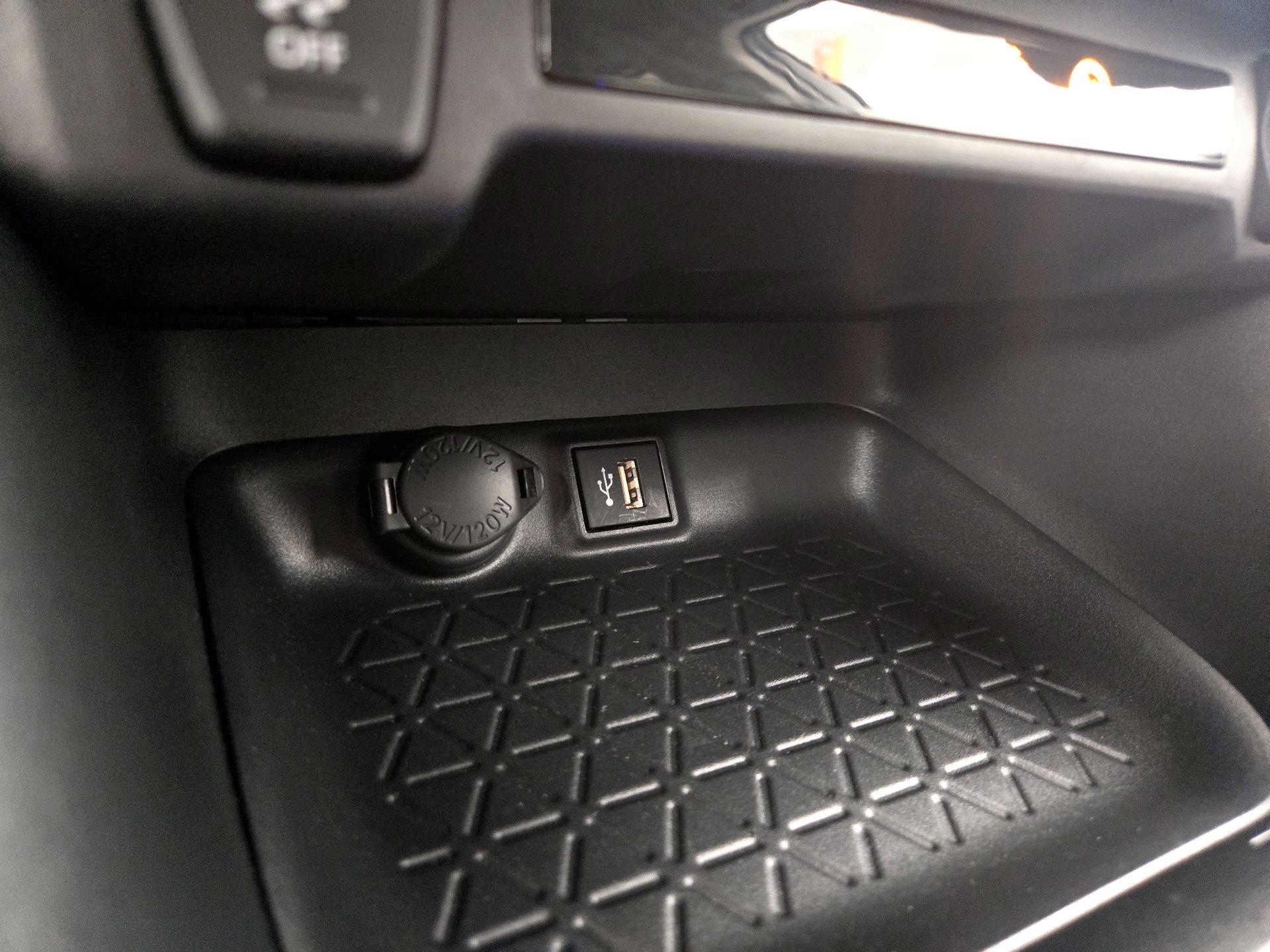 Thumbnail: 2025 Toyota RAV4 - 18