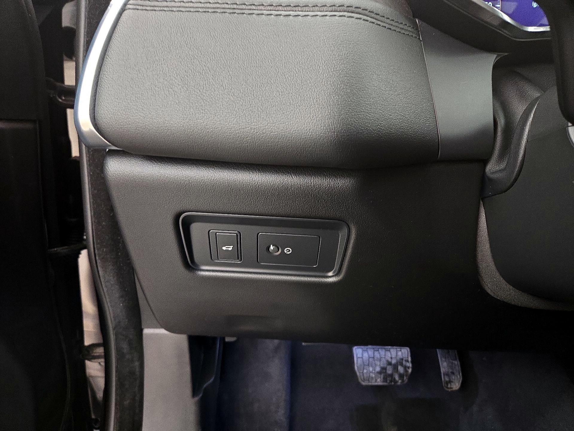 Thumbnail: 2021 Jaguar F-Pace - 13