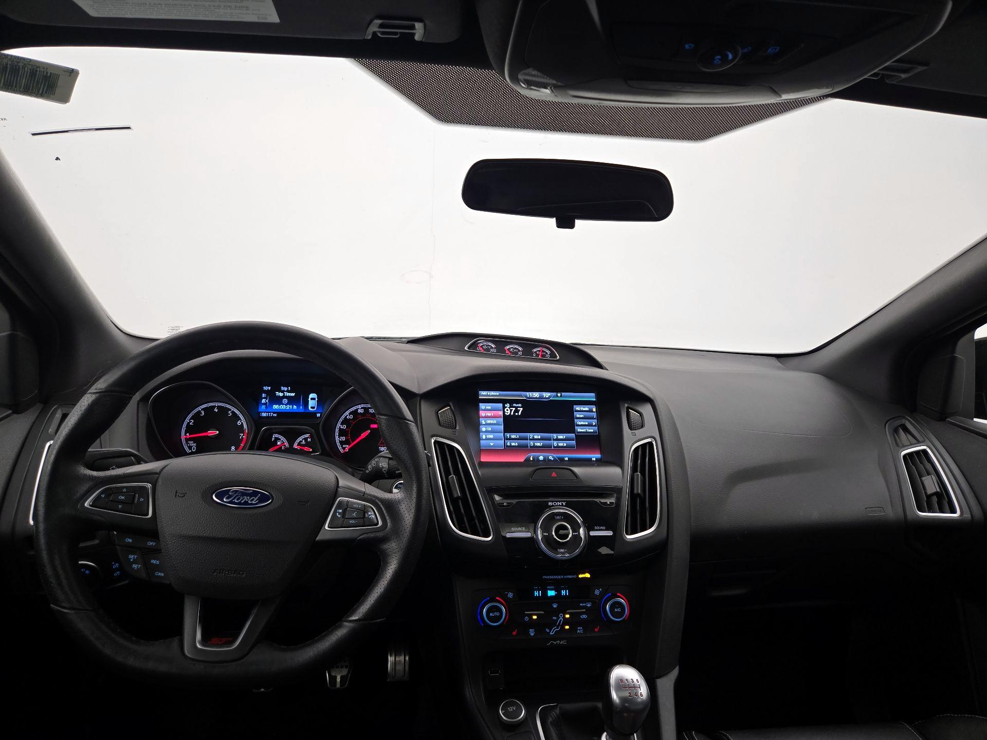 Thumbnail: 2015 Ford Focus - 9