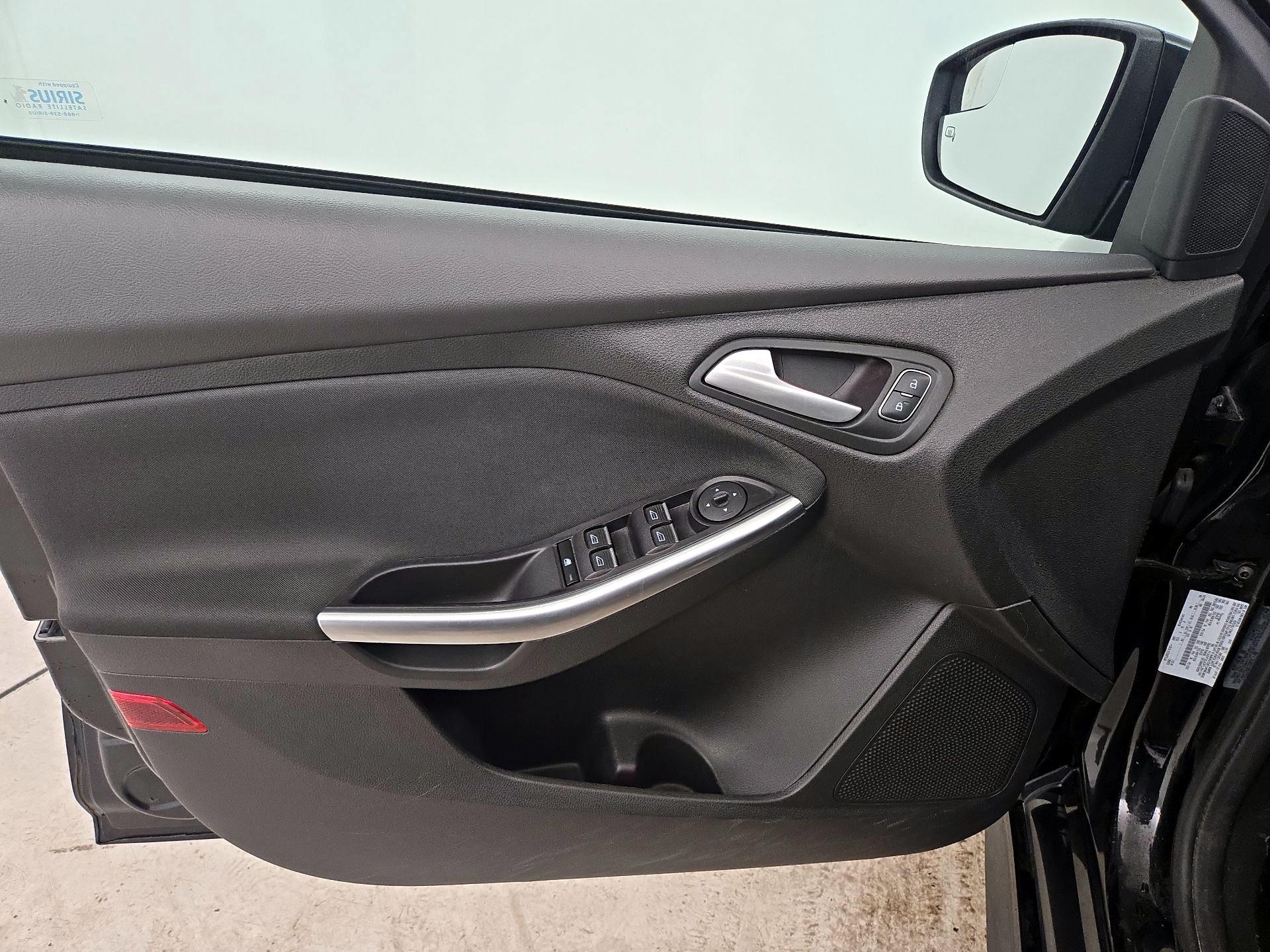 Thumbnail: 2015 Ford Focus - 12