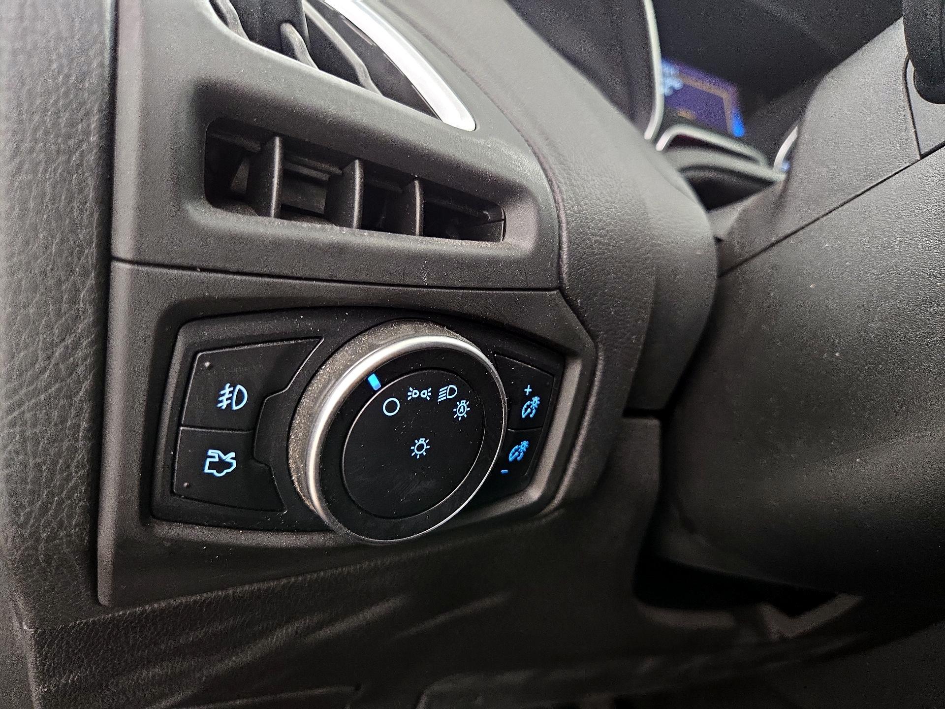 Thumbnail: 2015 Ford Focus - 13