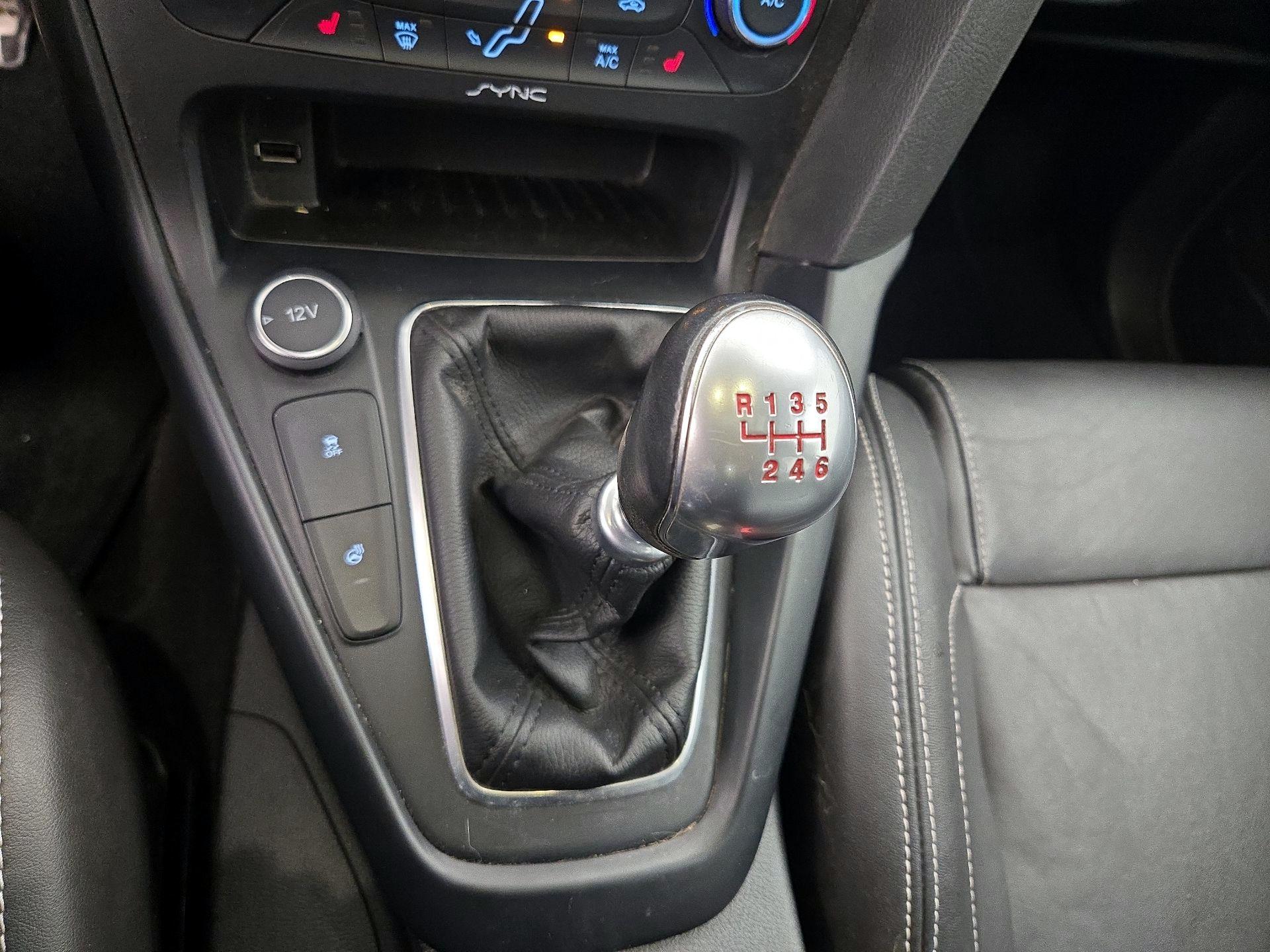 Thumbnail: 2015 Ford Focus - 17