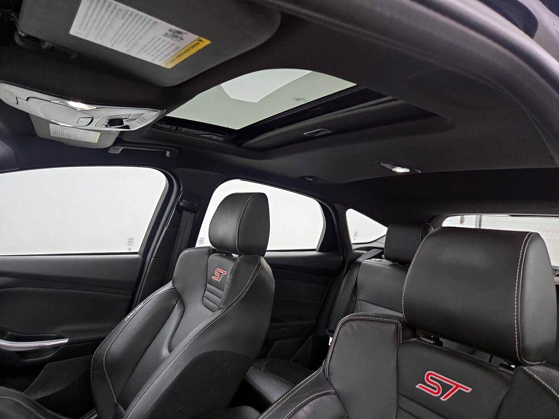 Thumbnail: 2015 Ford Focus - 19