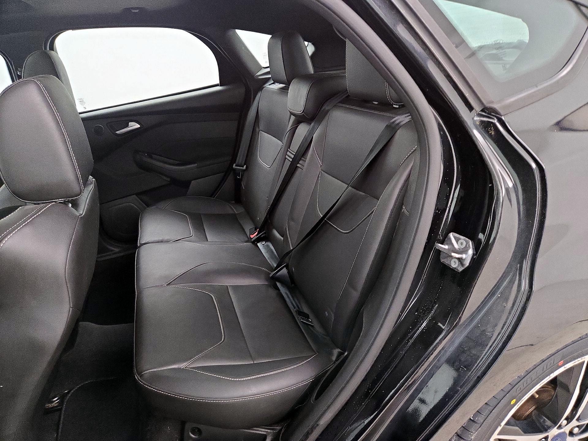 Thumbnail: 2015 Ford Focus - 20