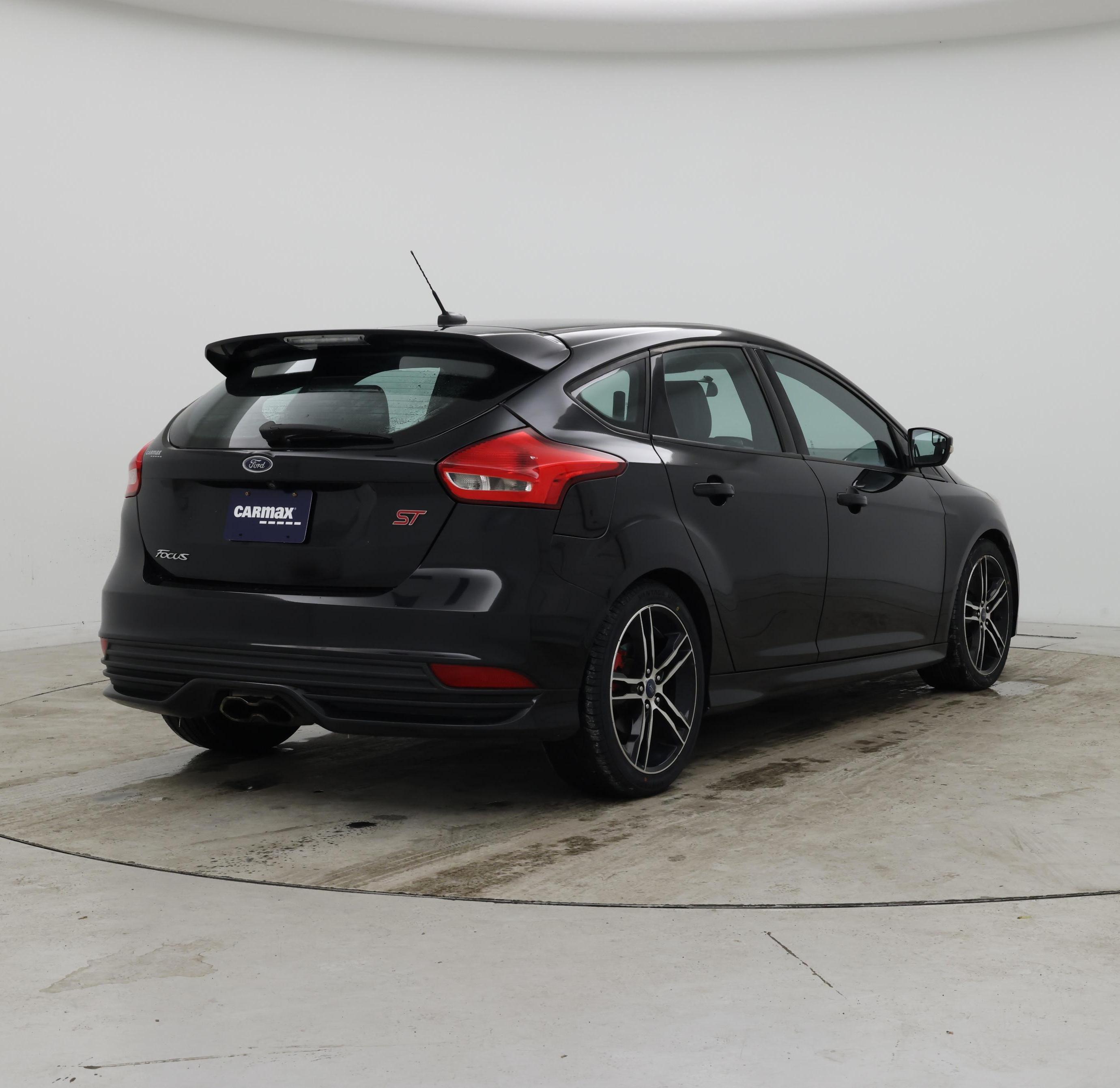 Thumbnail: 2015 Ford Focus - 8
