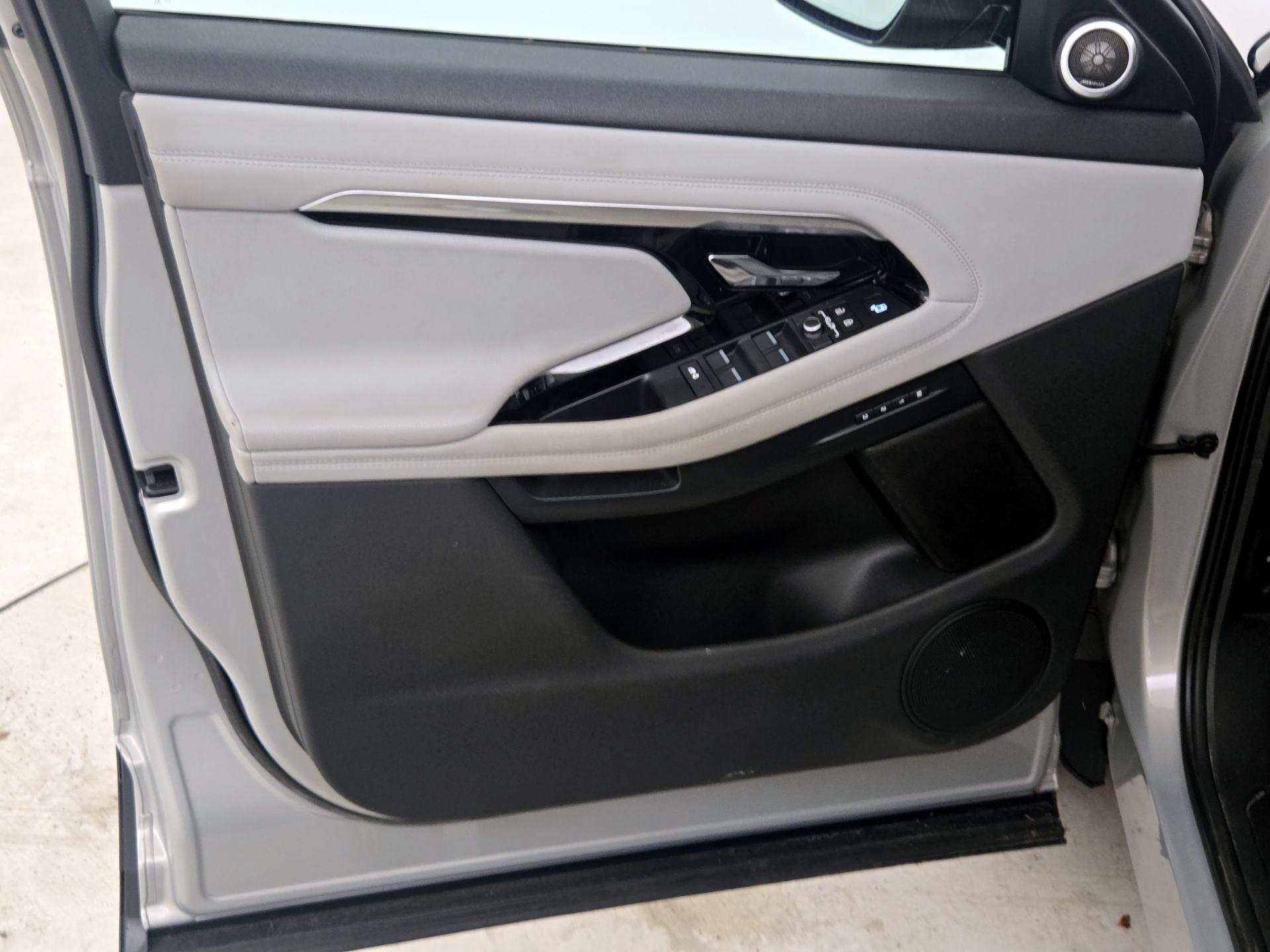 Thumbnail: 2022 Land Rover Range Rover Evoque - 12