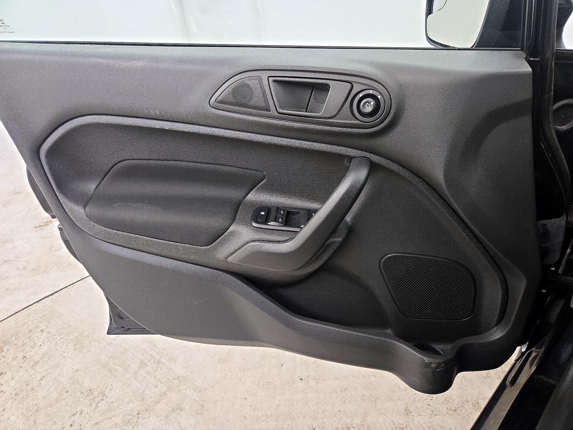 Thumbnail: 2018 Ford Fiesta - 12