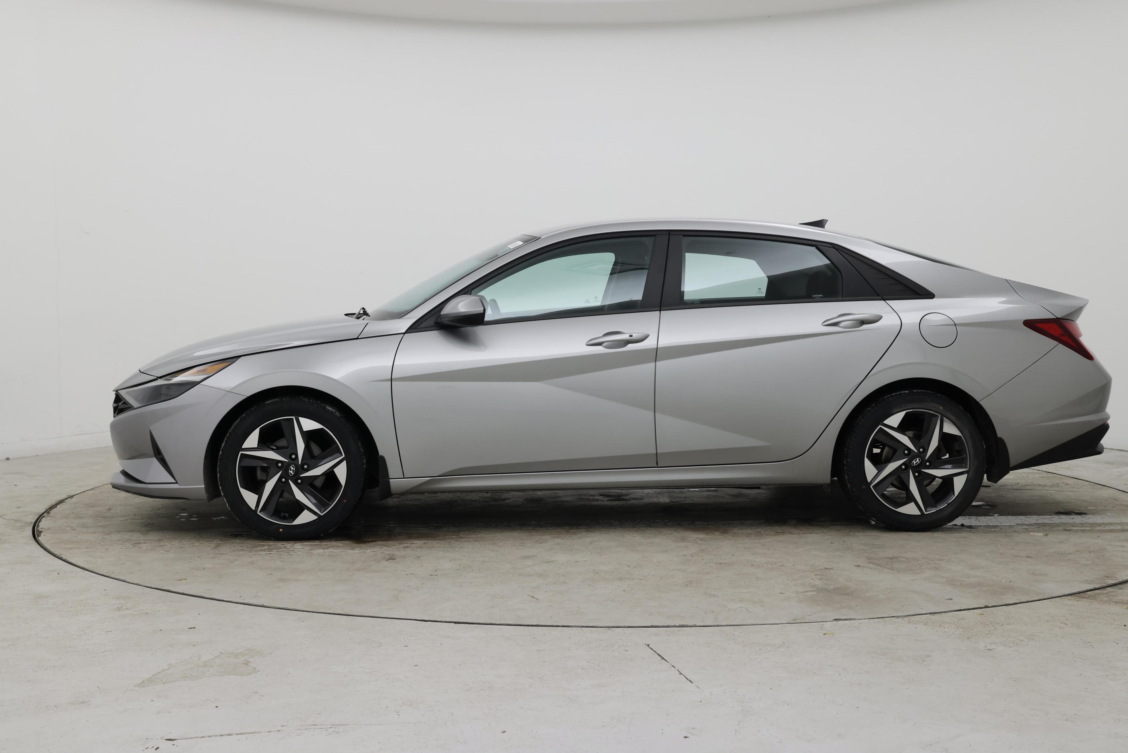 Thumbnail: 2023 Hyundai Elantra - 3