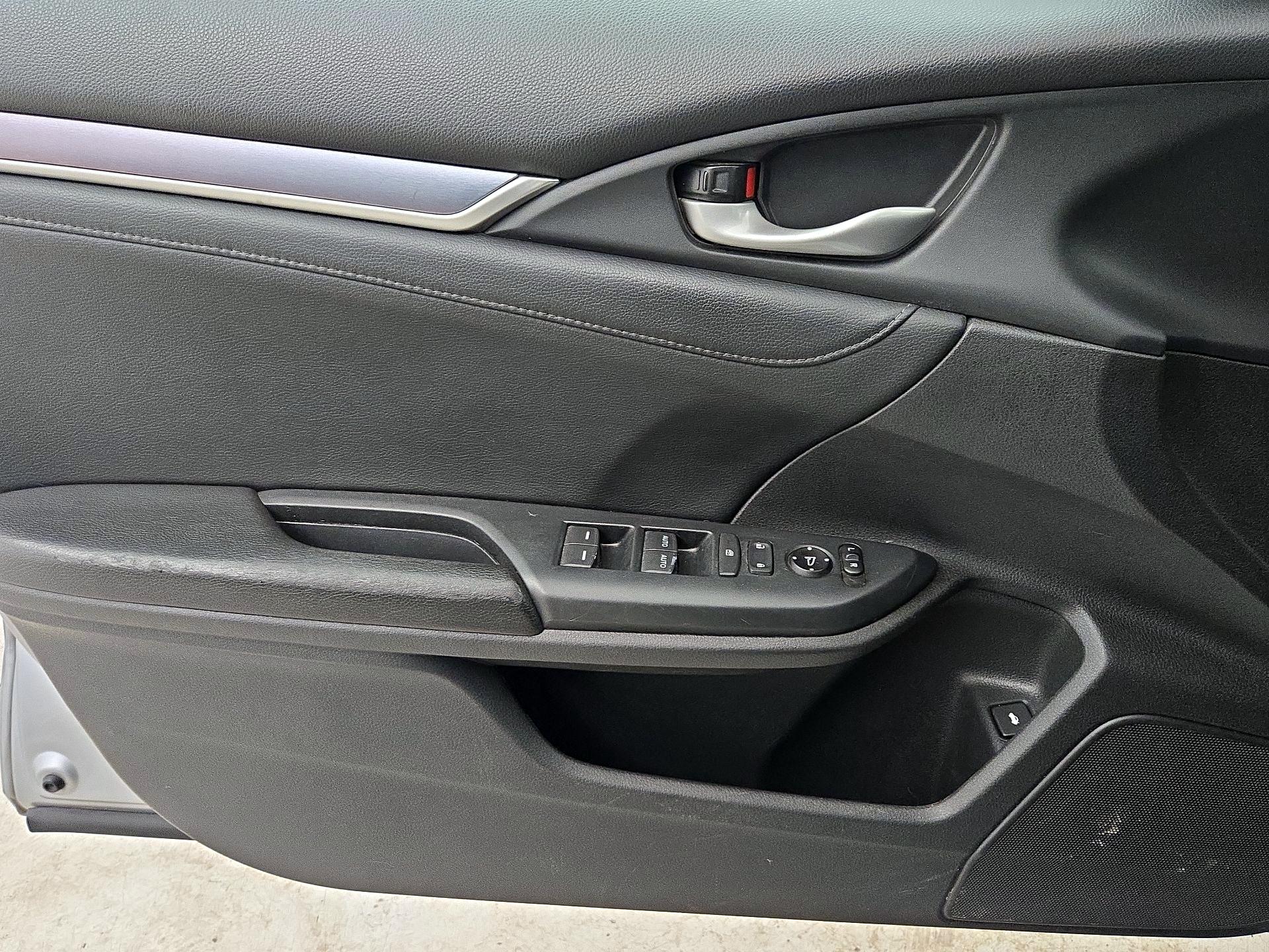 Thumbnail: 2016 Honda Civic - 12