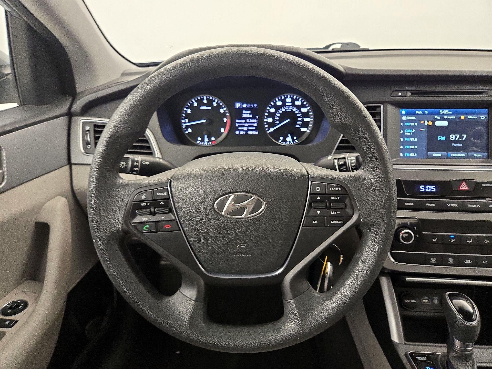 Thumbnail: 2017 Hyundai Sonata - 10