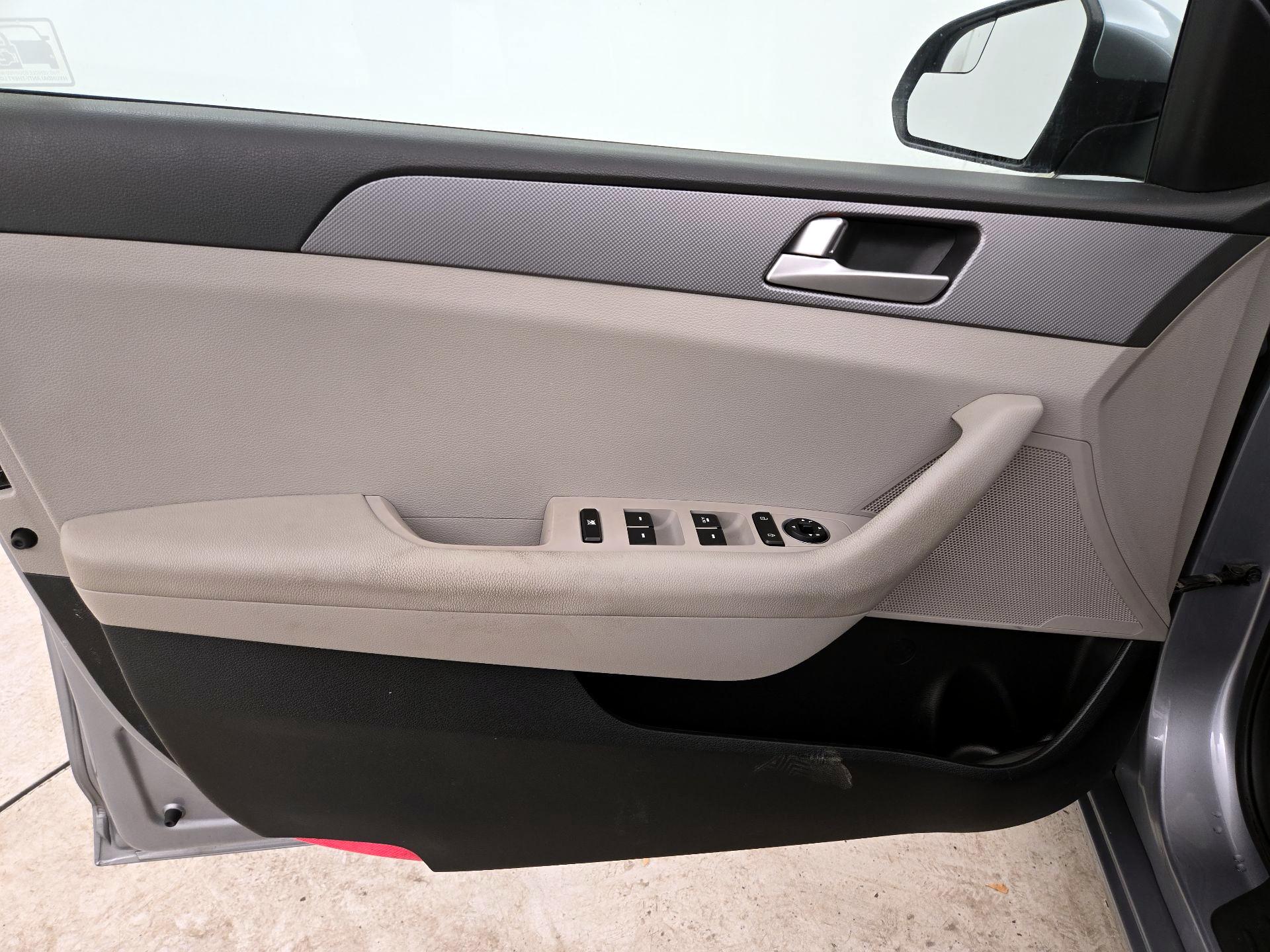 Thumbnail: 2017 Hyundai Sonata - 12