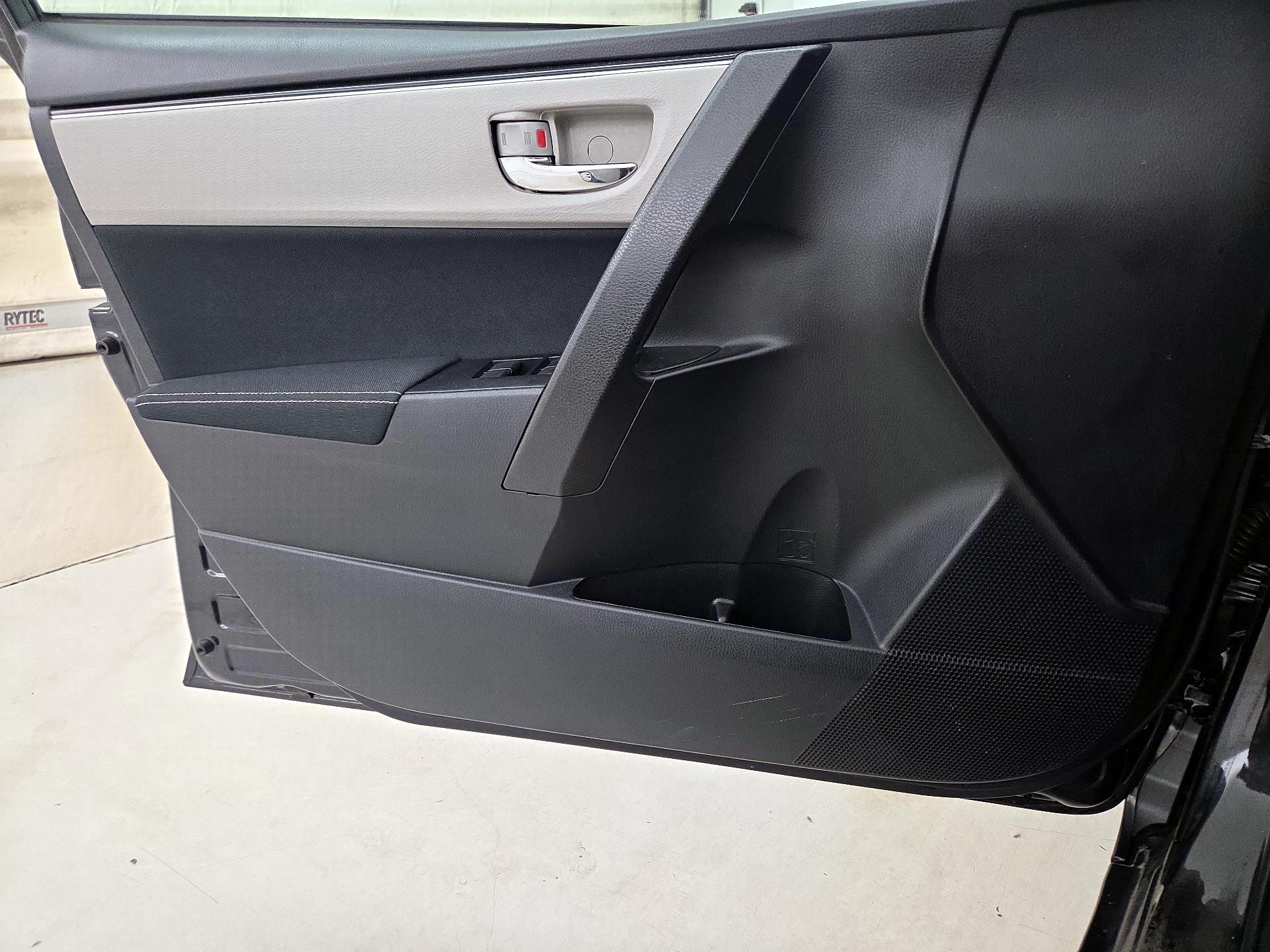 Thumbnail: 2017 Toyota Corolla - 12