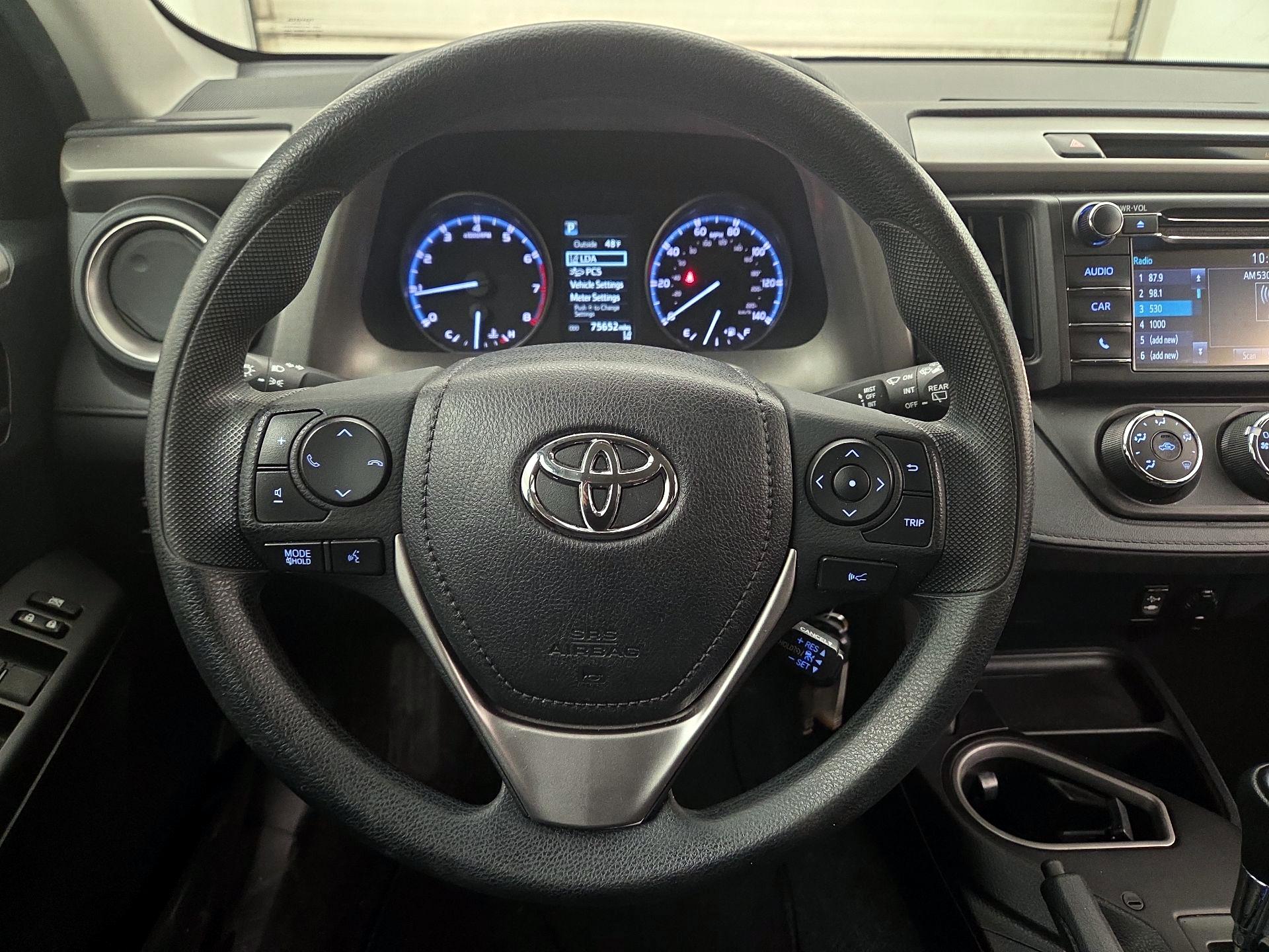 Thumbnail: 2017 Toyota RAV4 - 10