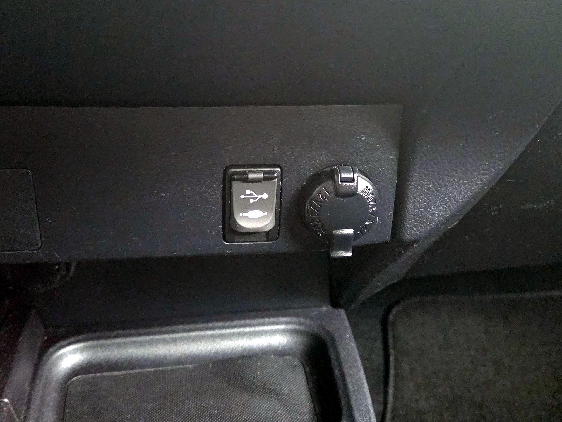 Thumbnail: 2017 Toyota RAV4 - 18