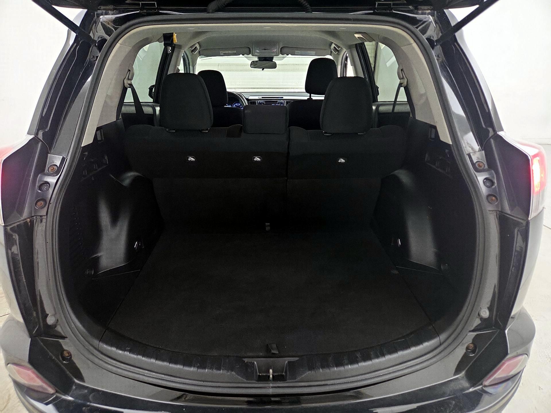 Thumbnail: 2017 Toyota RAV4 - 20