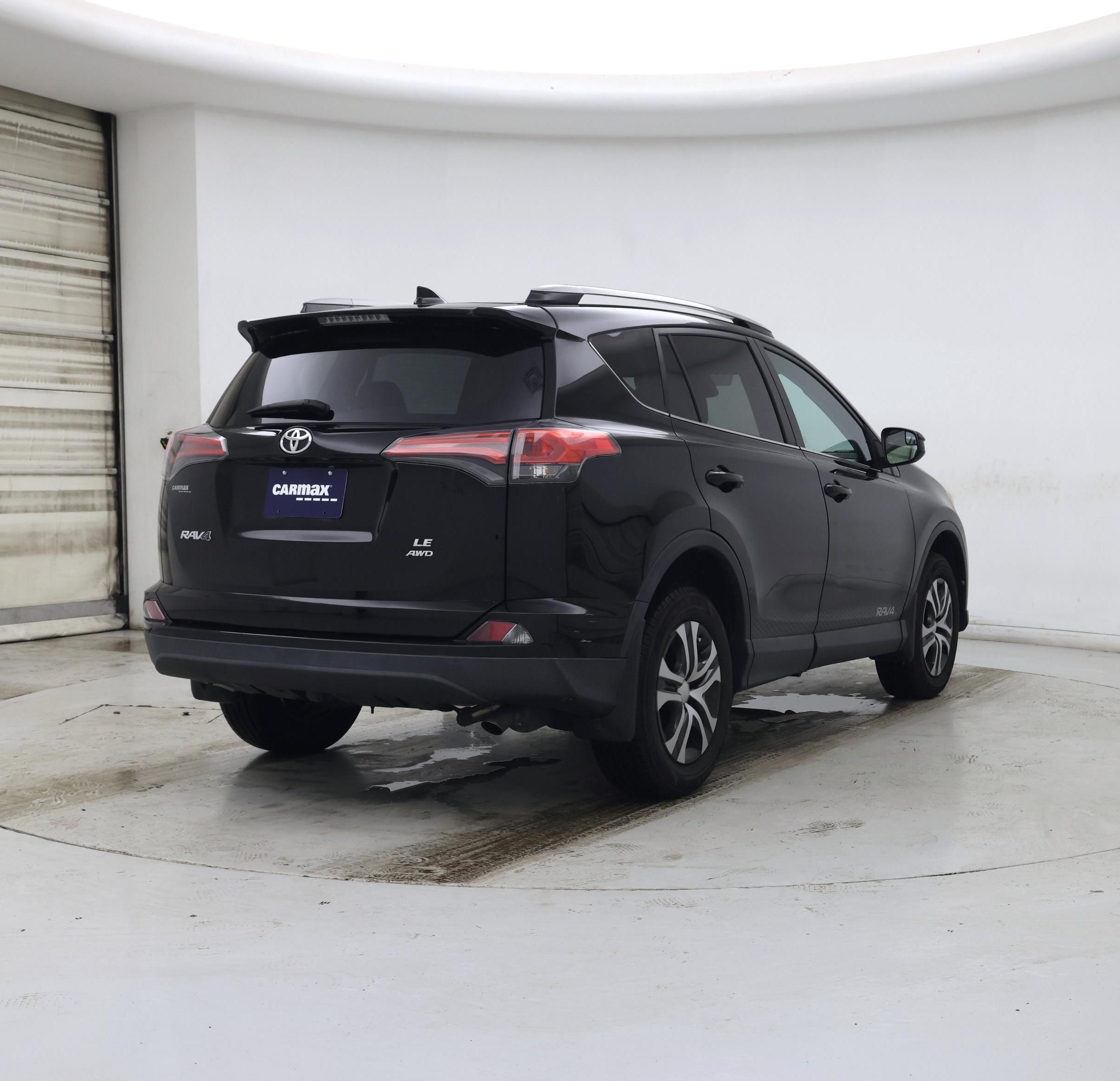 Thumbnail: 2017 Toyota RAV4 - 8