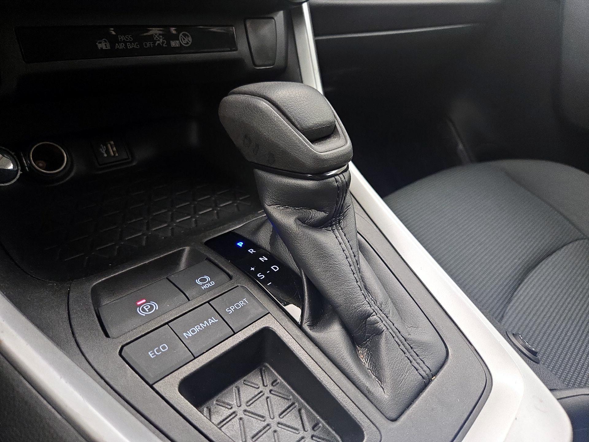 Thumbnail: 2023 Toyota RAV4 - 17