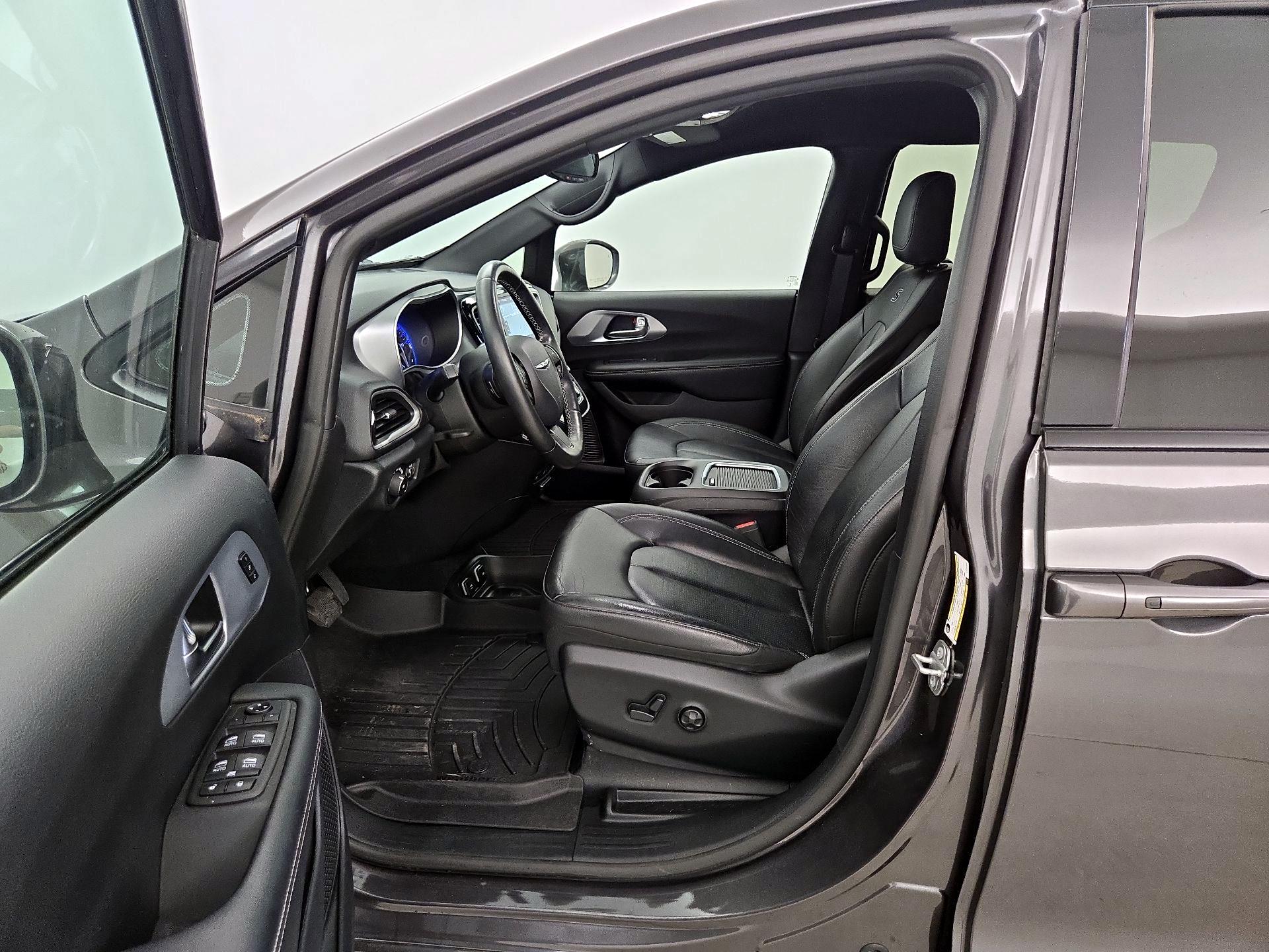 Thumbnail: 2020 Chrysler Pacifica - 11