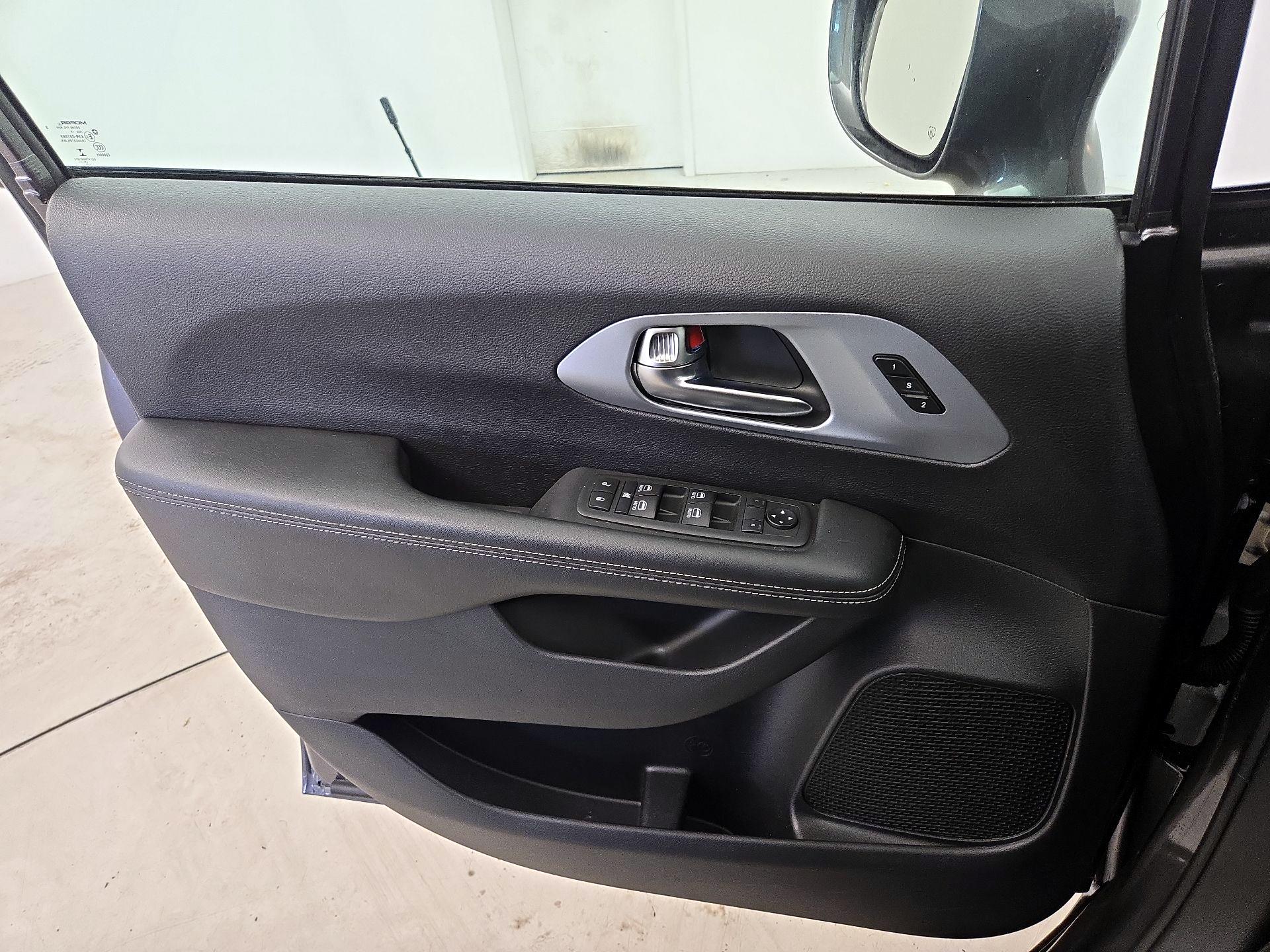 Thumbnail: 2020 Chrysler Pacifica - 12