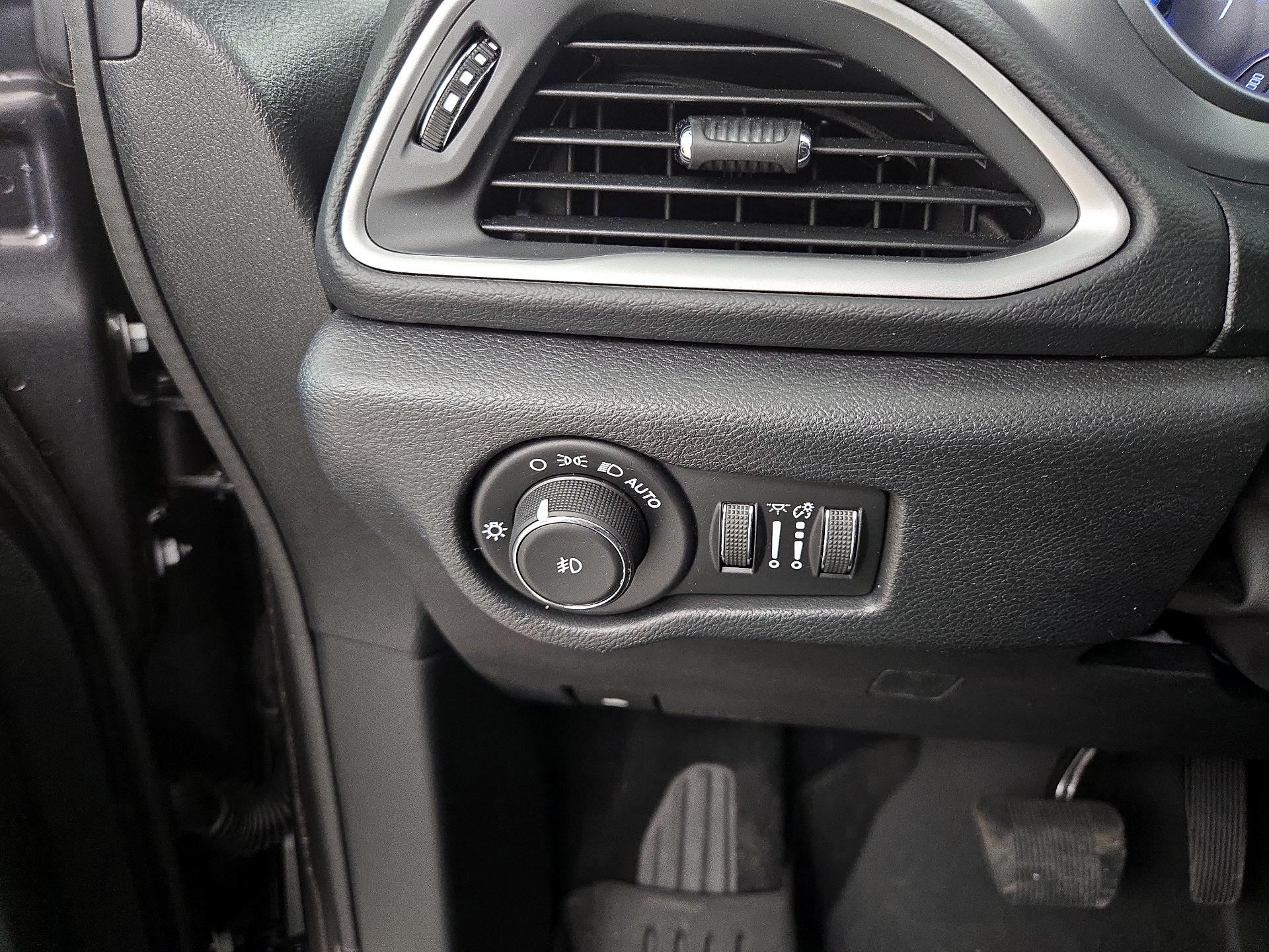 Thumbnail: 2020 Chrysler Pacifica - 13