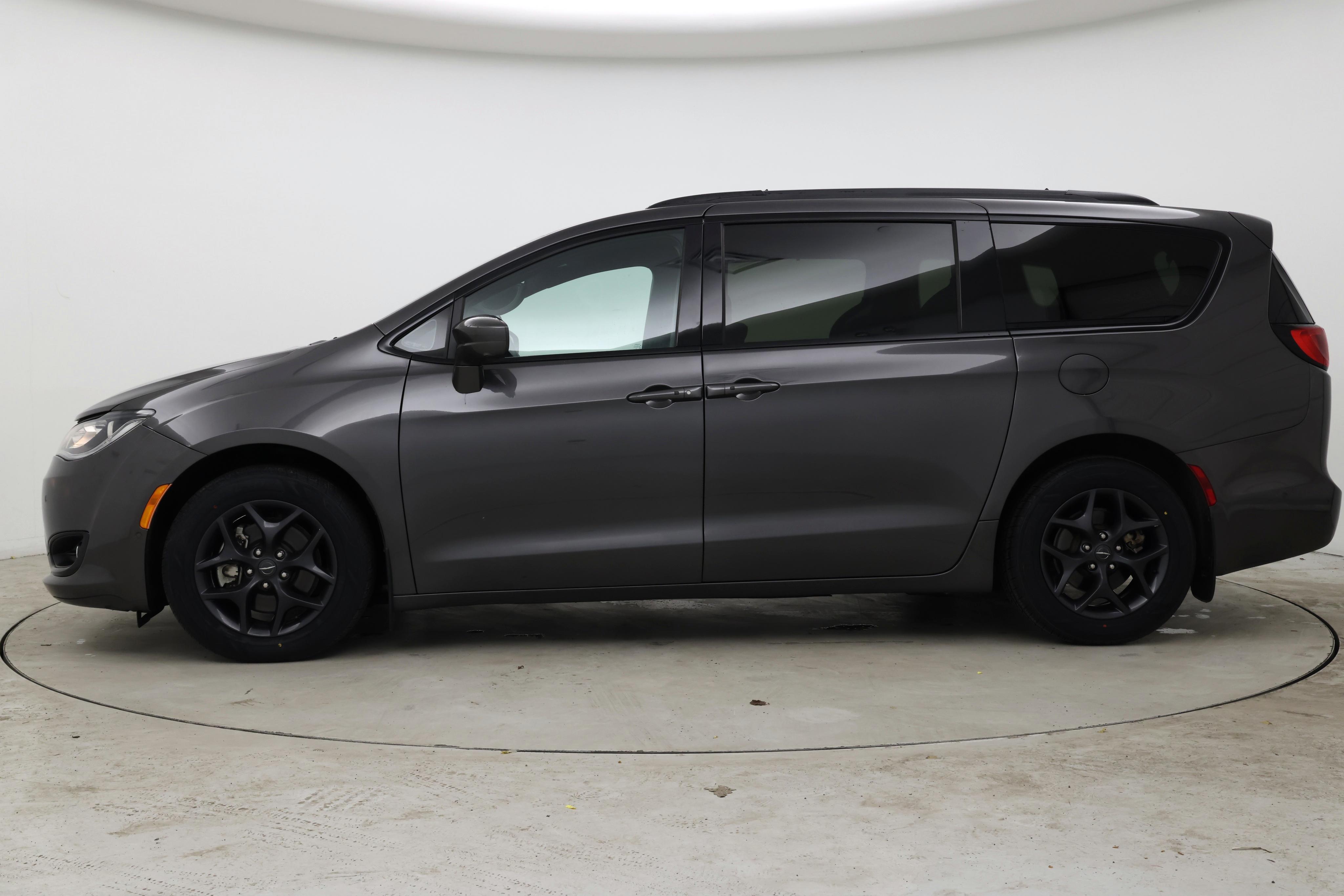 Thumbnail: 2020 Chrysler Pacifica - 3