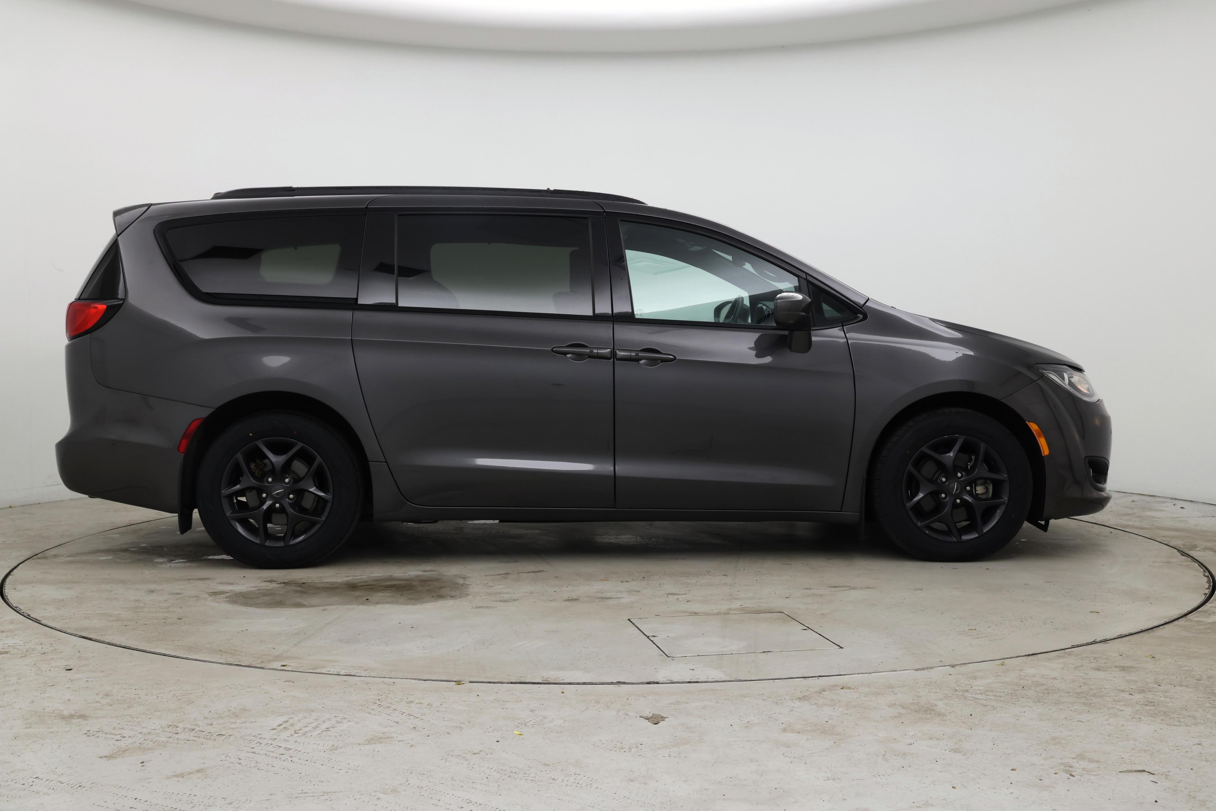 Thumbnail: 2020 Chrysler Pacifica - 7