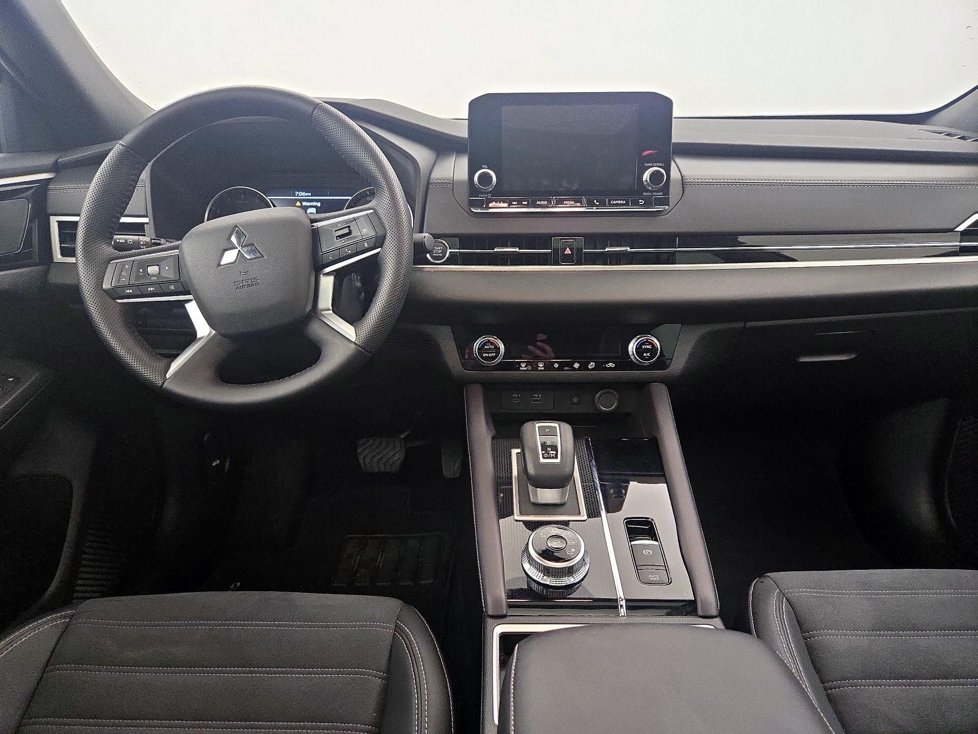 Thumbnail: 2022 Mitsubishi Outlander - 9