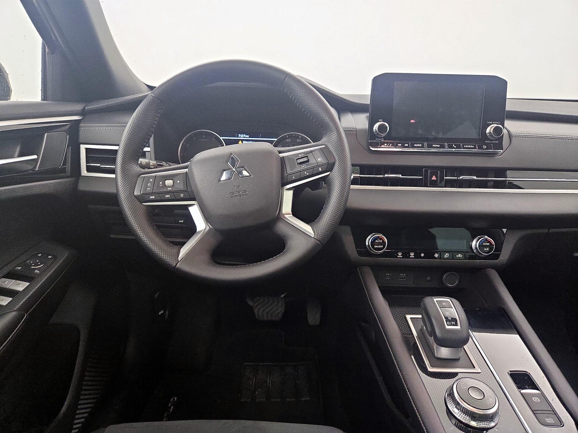 Thumbnail: 2022 Mitsubishi Outlander - 10