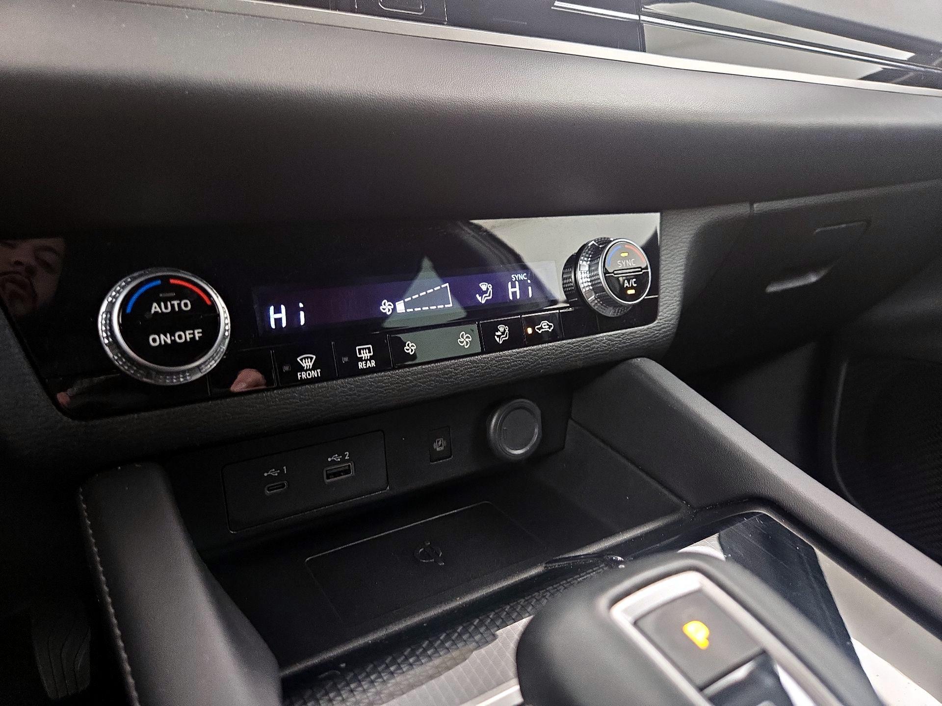 Thumbnail: 2022 Mitsubishi Outlander - 16