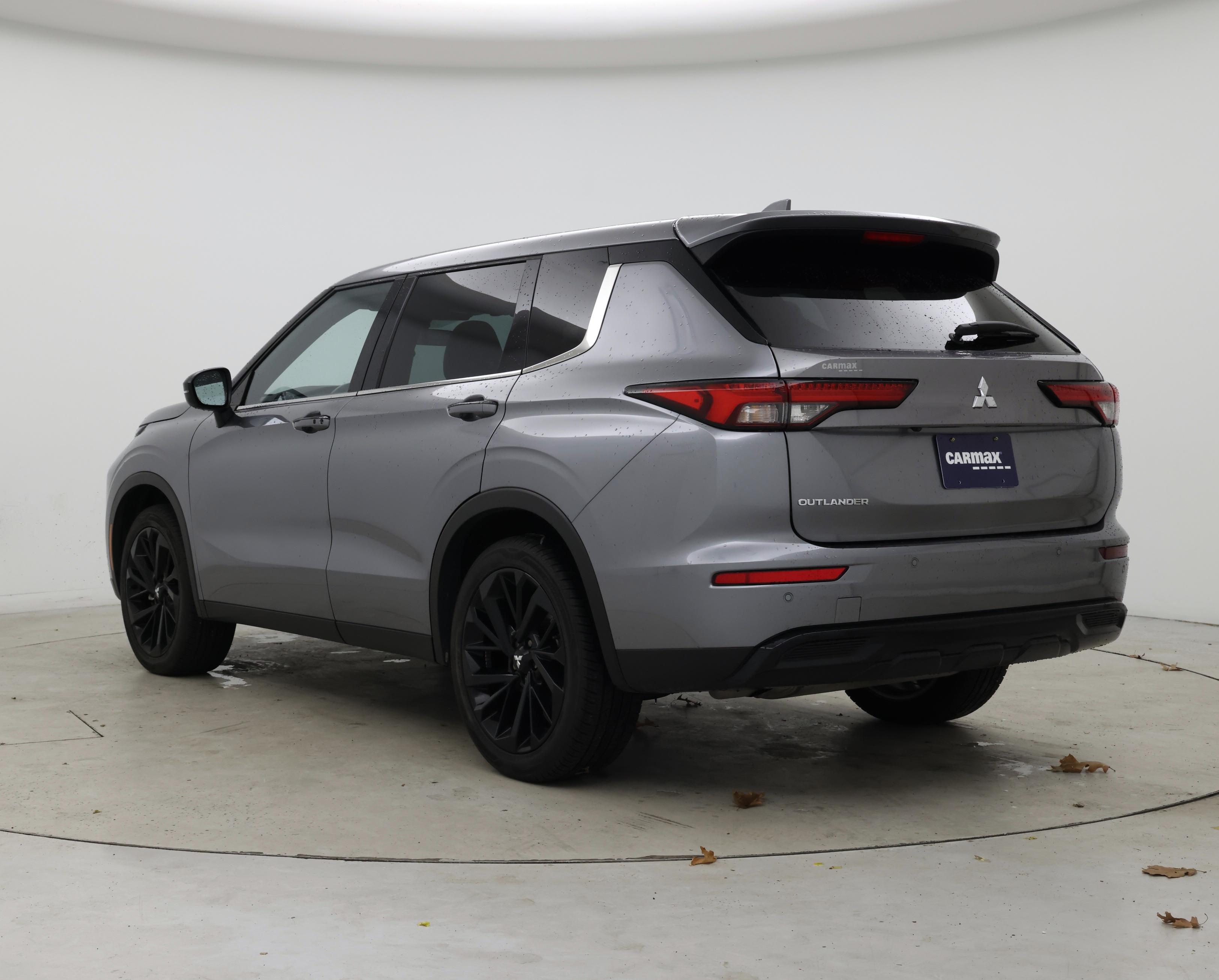 Thumbnail: 2022 Mitsubishi Outlander - 2