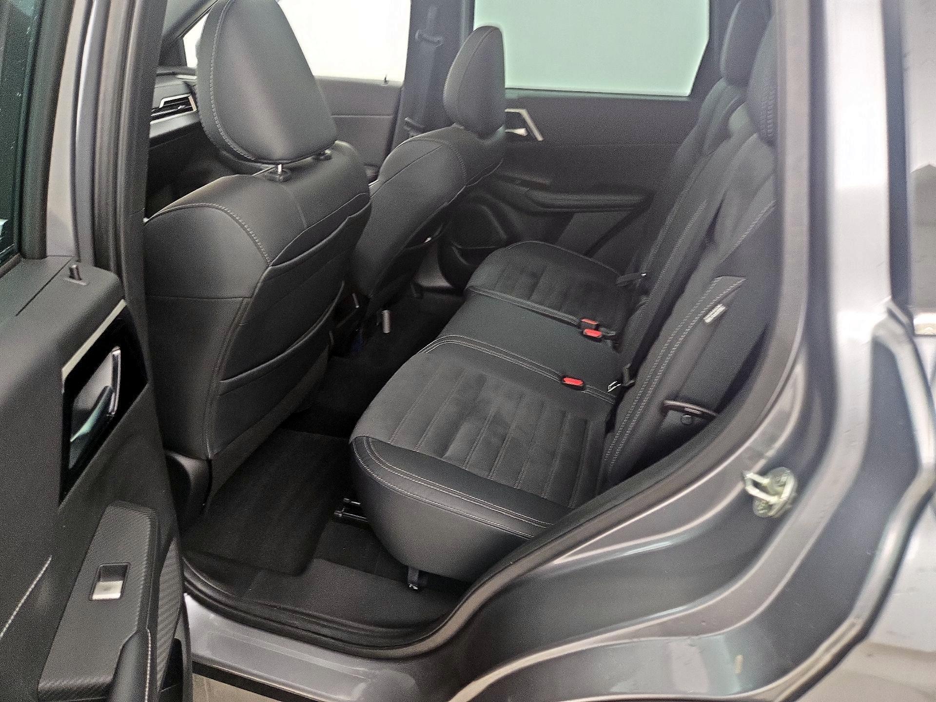 Thumbnail: 2022 Mitsubishi Outlander - 20