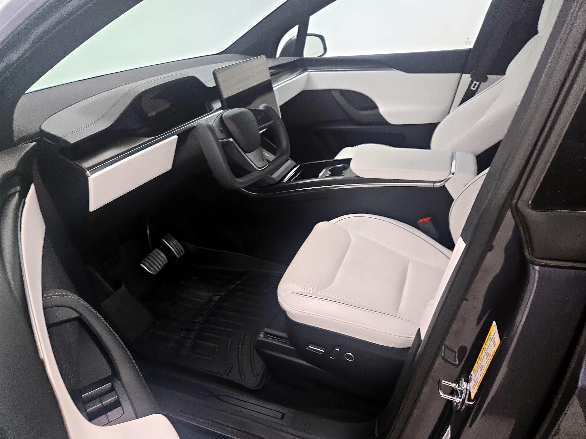 Thumbnail: 2022 Tesla Model X - 11