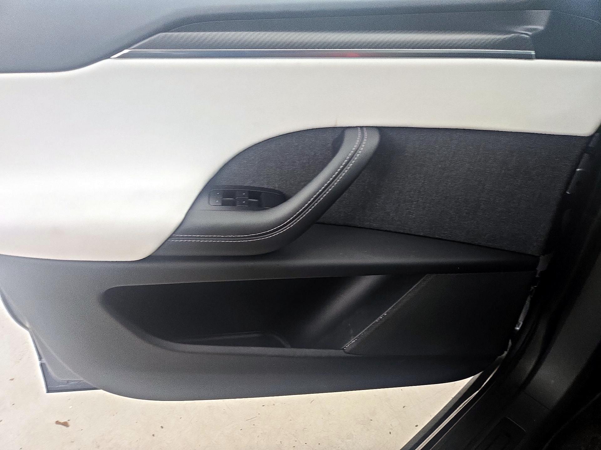 Thumbnail: 2022 Tesla Model X - 12