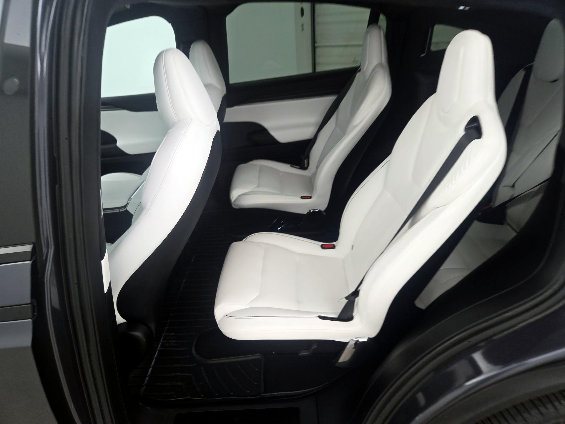 Thumbnail: 2022 Tesla Model X - 18