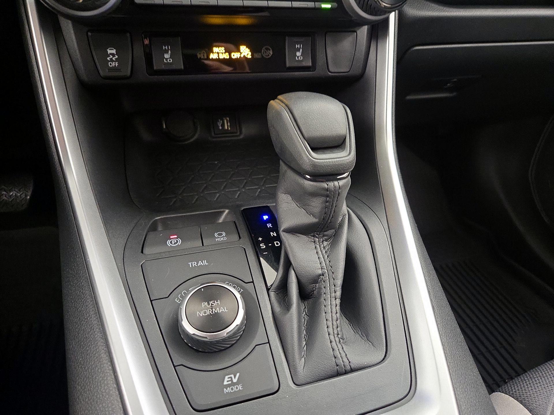 Thumbnail: 2024 Toyota RAV4 - 16