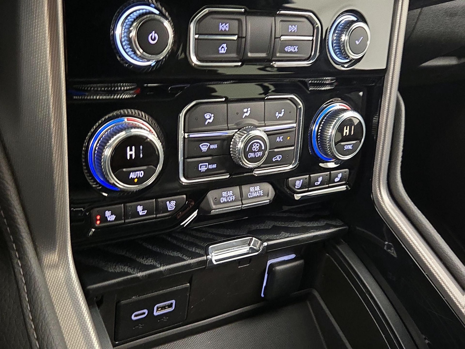 2023 GMC Yukon XL Denali - Photo 17