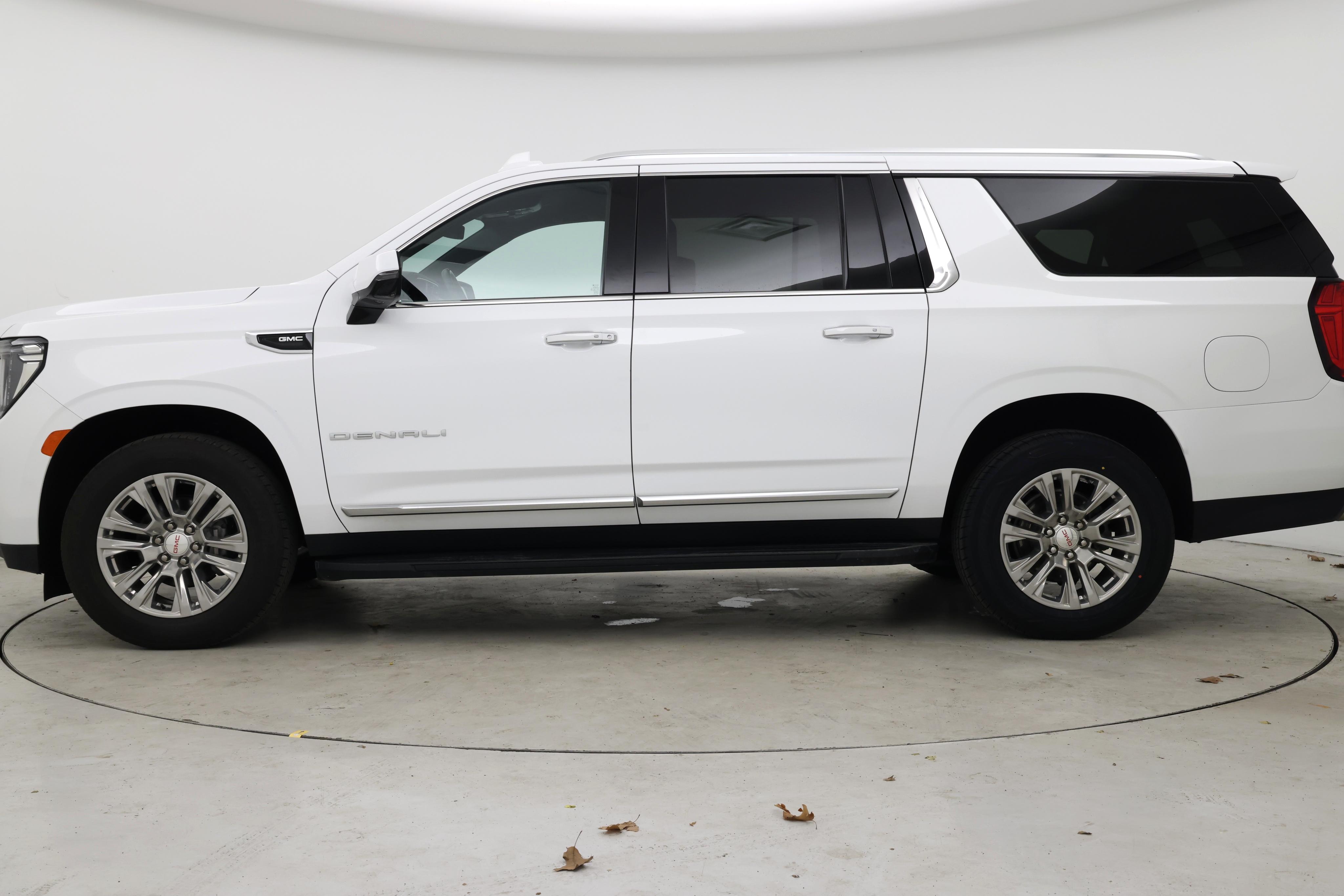 Thumbnail: 2023 GMC Yukon XL - 3