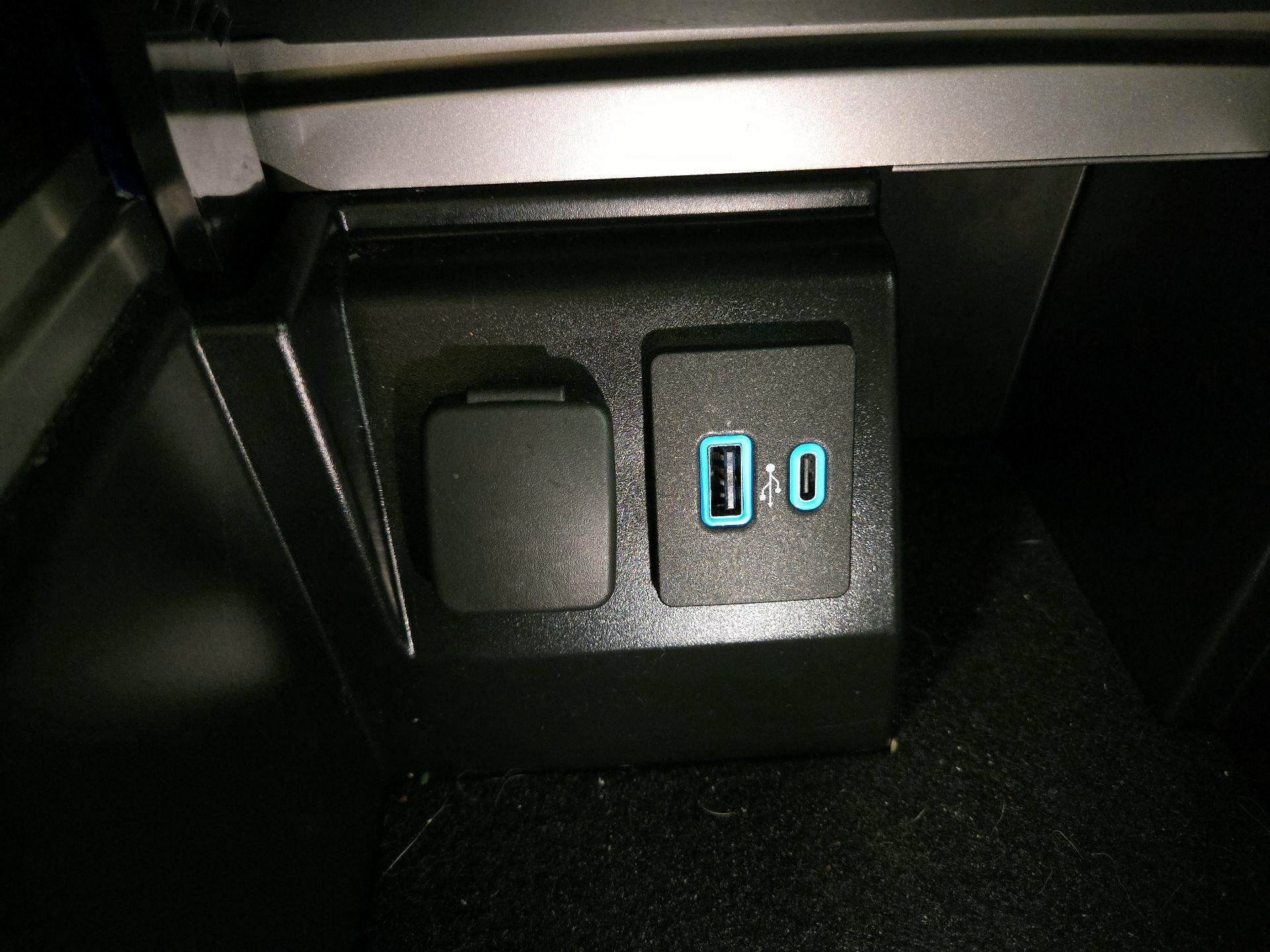 Thumbnail: 2022 Ford Explorer - 19