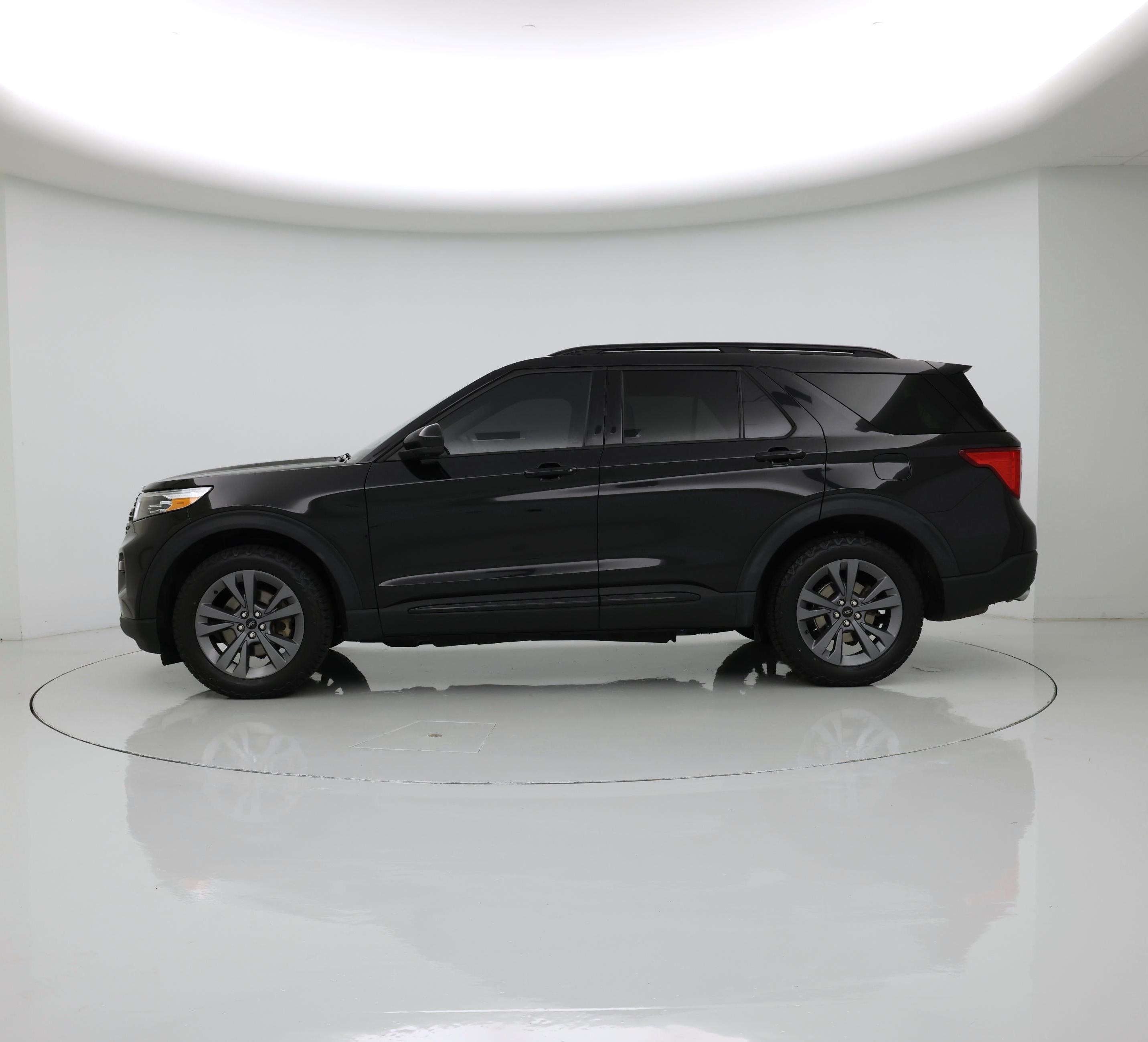 Thumbnail: 2022 Ford Explorer - 3