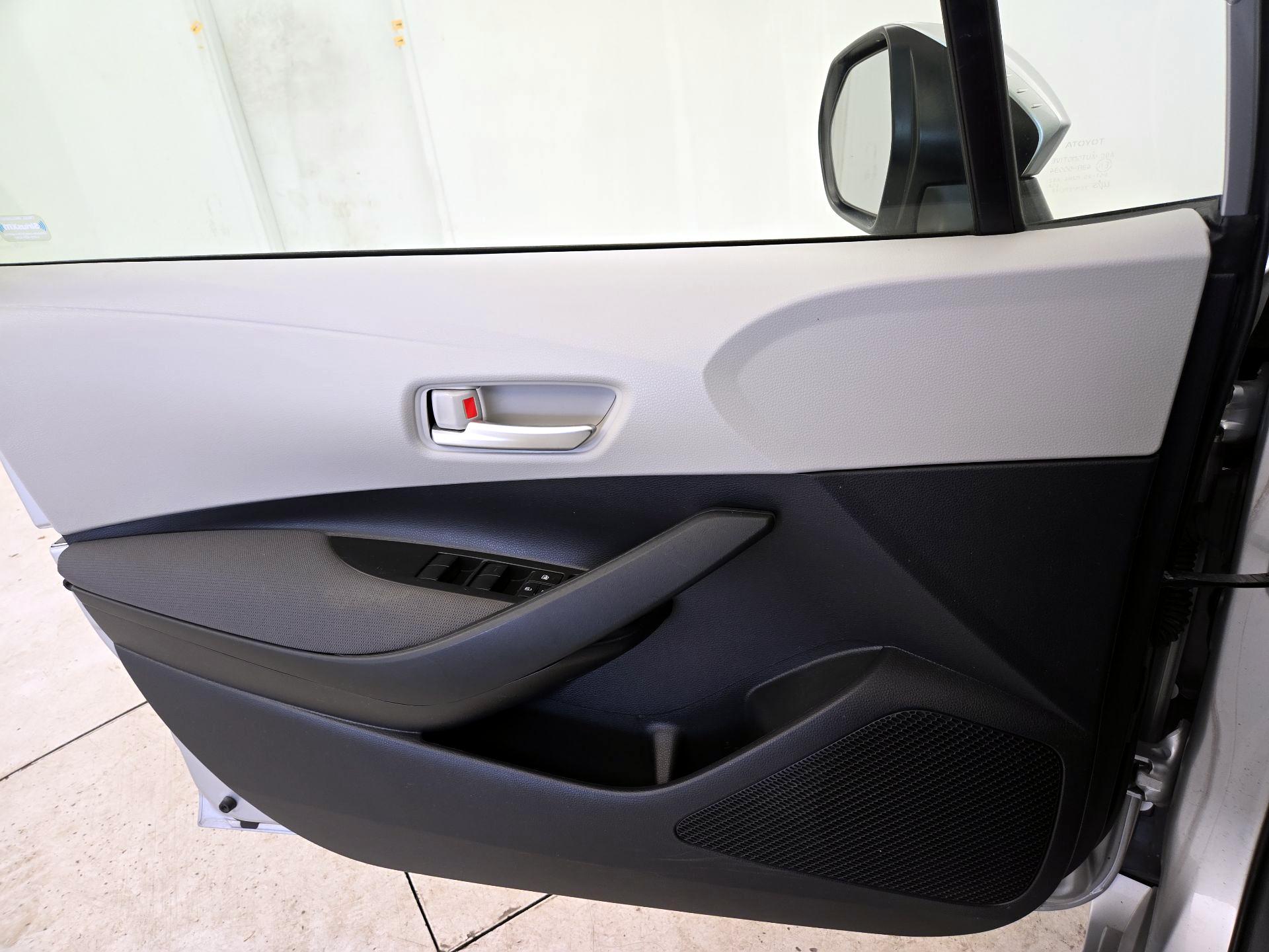 Thumbnail: 2021 Toyota Corolla - 12