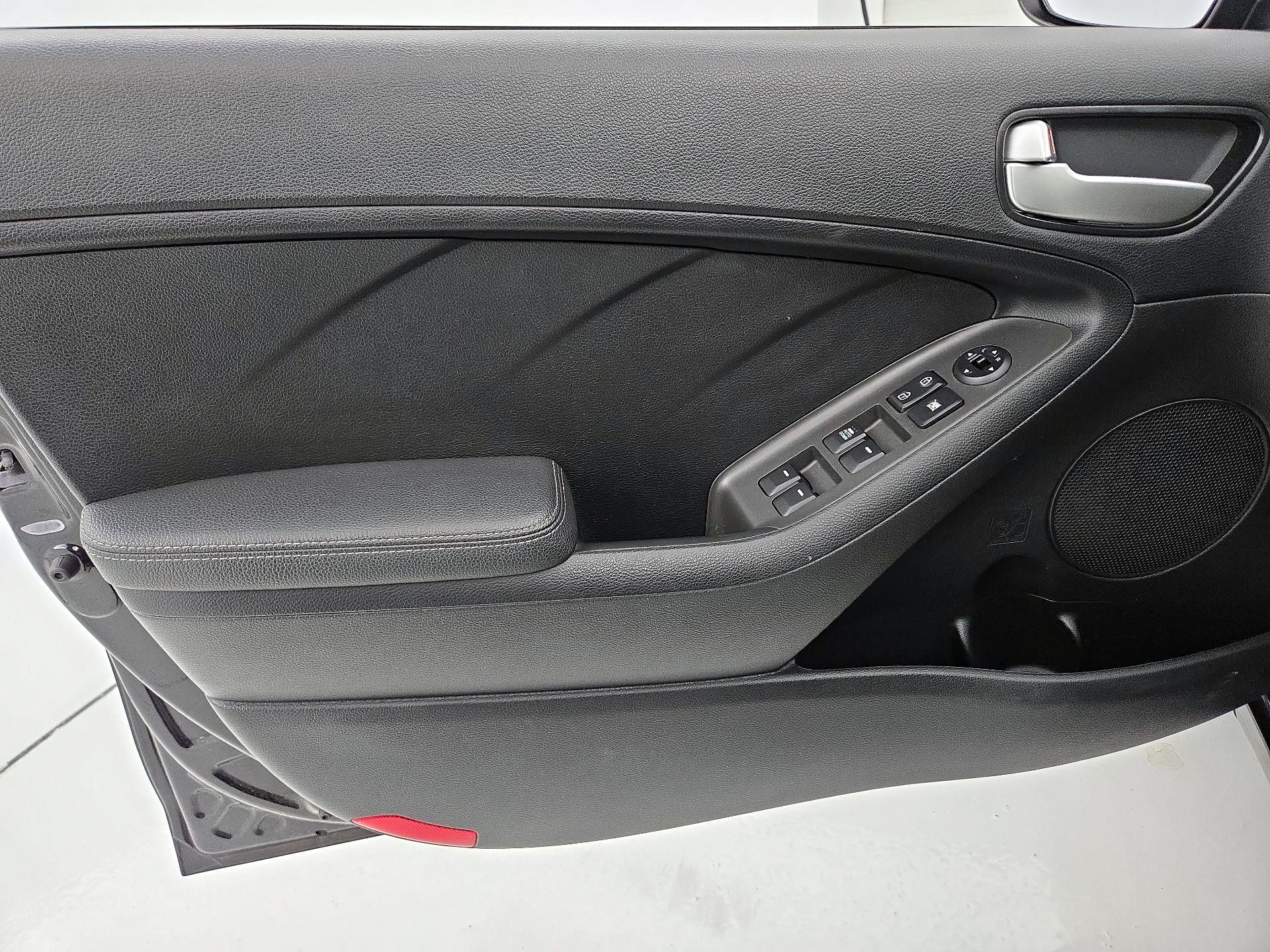 Thumbnail: 2018 Kia Forte - 12