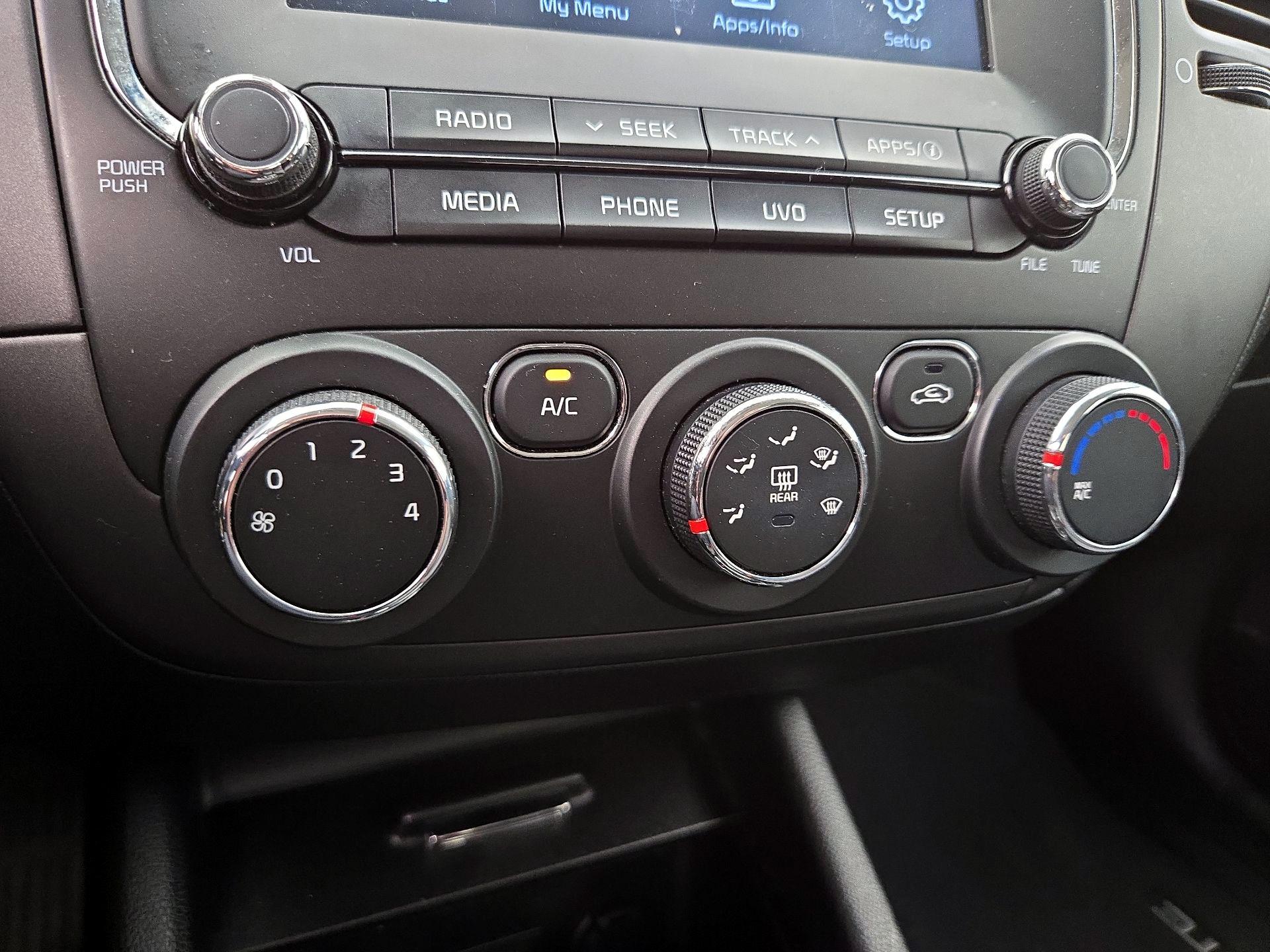 Thumbnail: 2018 Kia Forte - 16