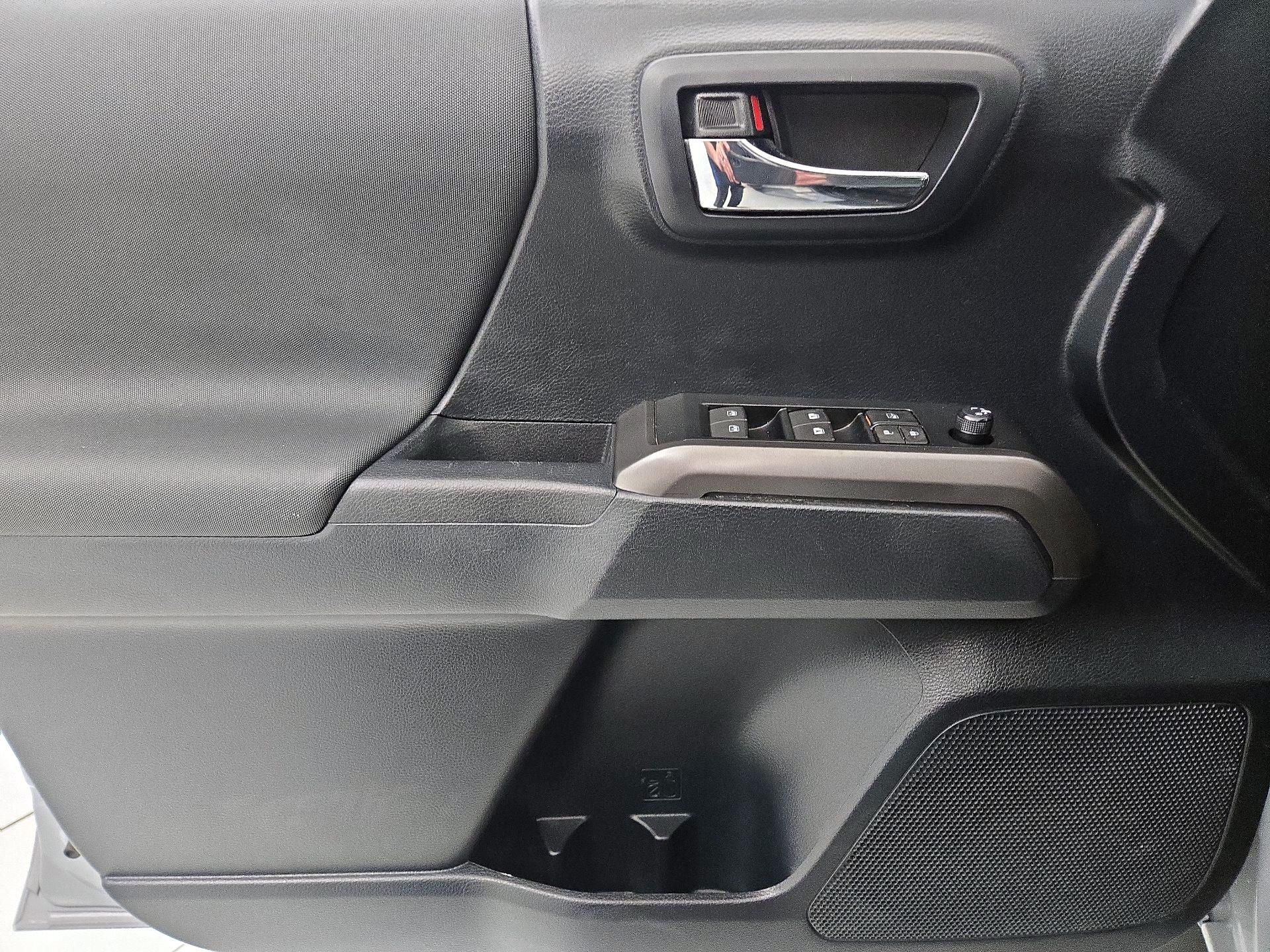 Thumbnail: 2019 Toyota Tacoma - 12