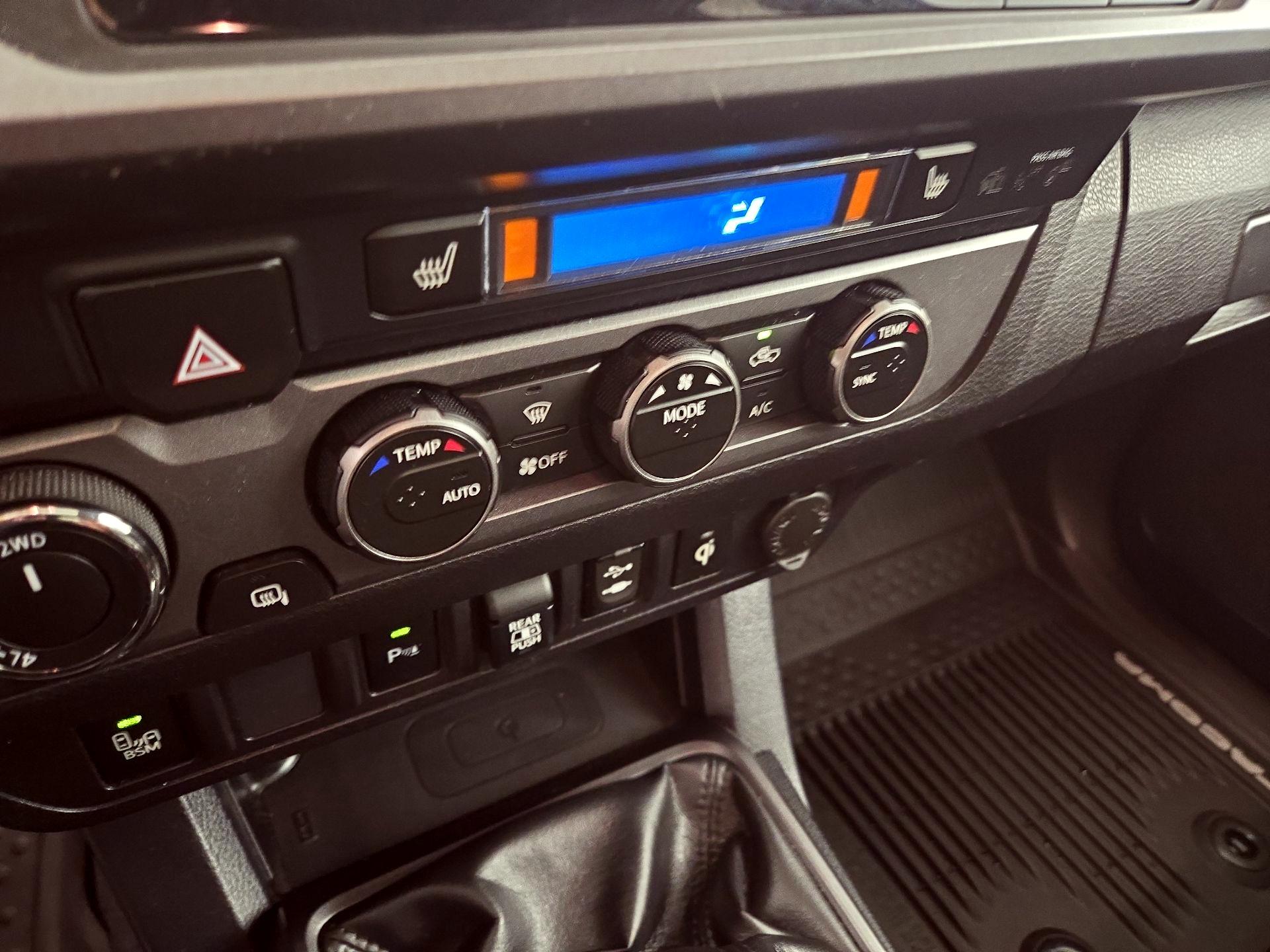 Thumbnail: 2019 Toyota Tacoma - 15