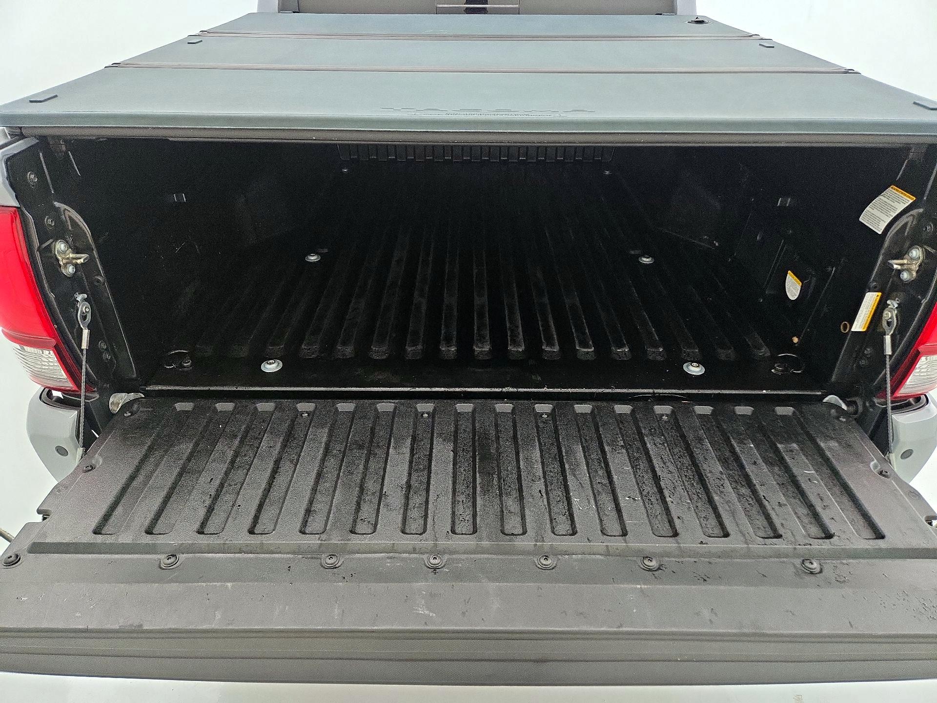 Thumbnail: 2019 Toyota Tacoma - 20